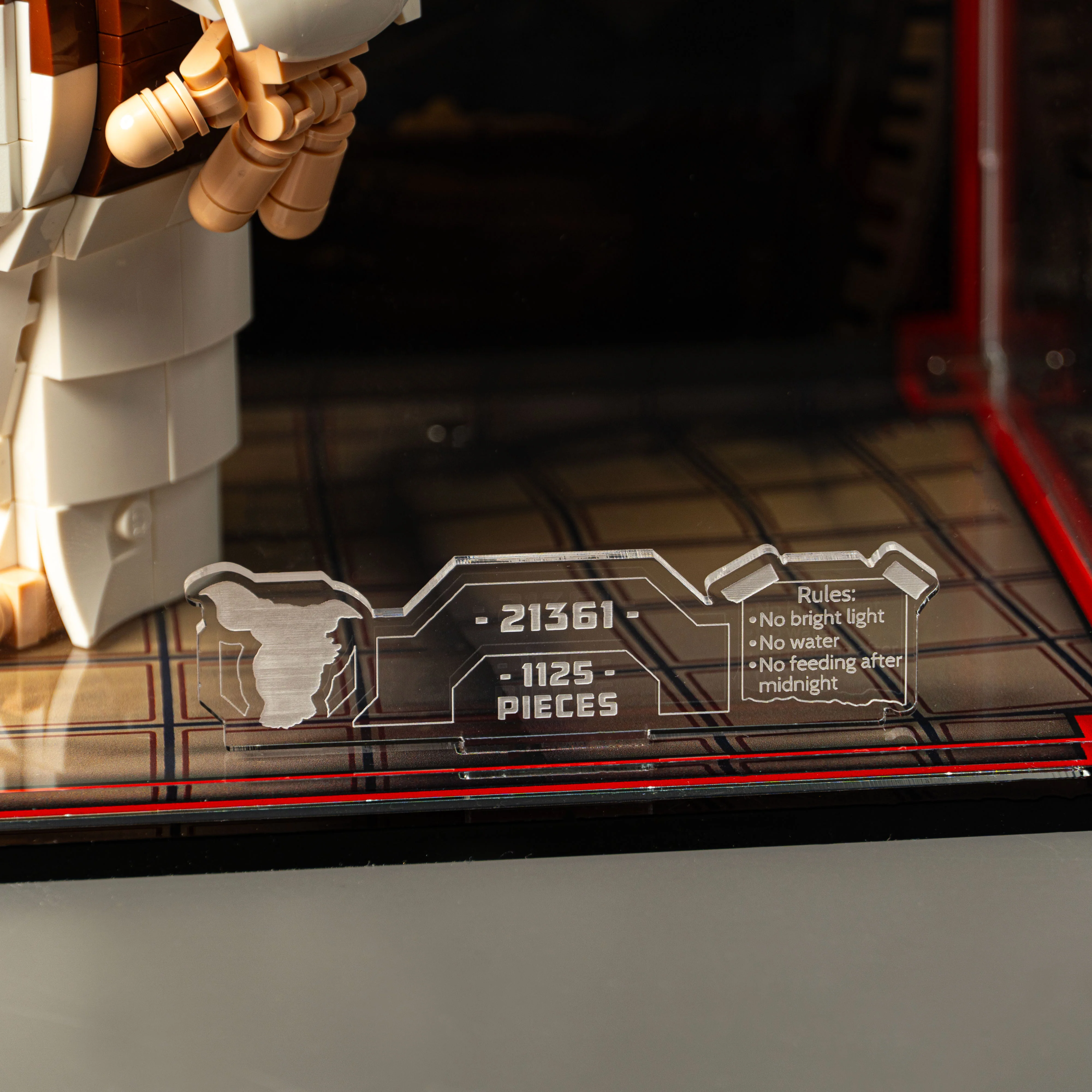 Display Case for LEGO® Ideas: Gremlins™ Gizmo (21361) - Image 17