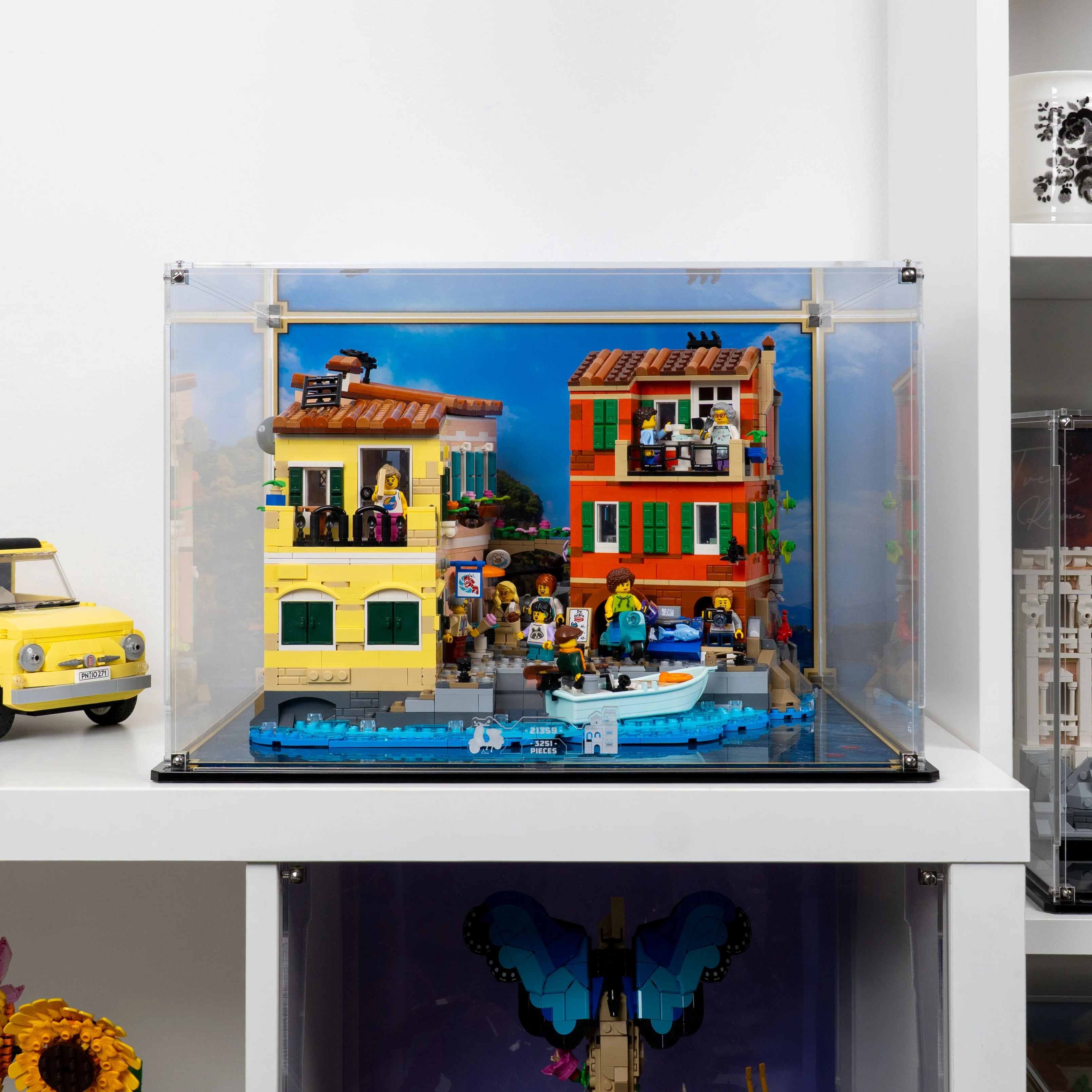 Display Case for LEGO® Ideas: Italian Riviera (21359) - Image 14