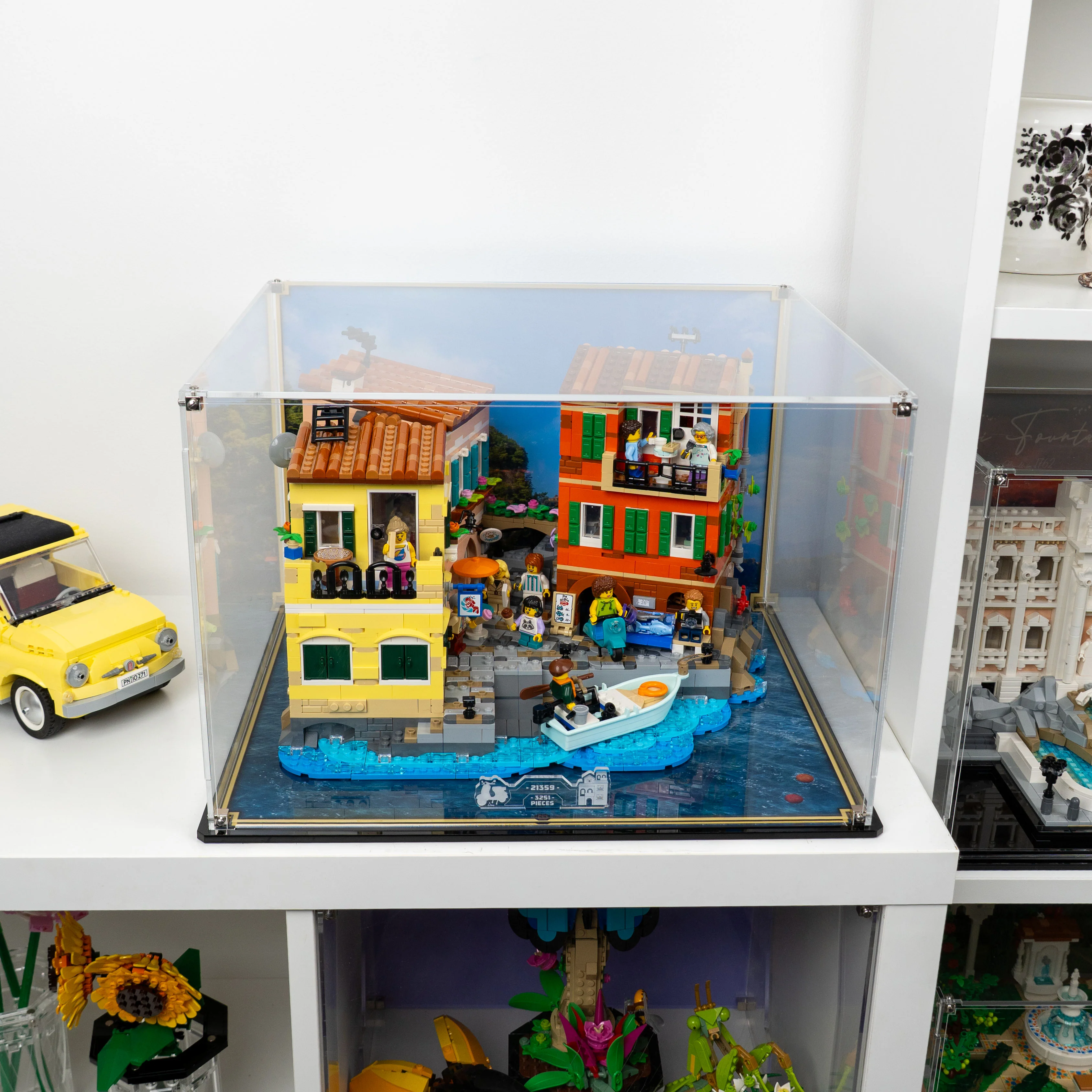 Display Case for LEGO® Ideas: Italian Riviera (21359) - Image 16