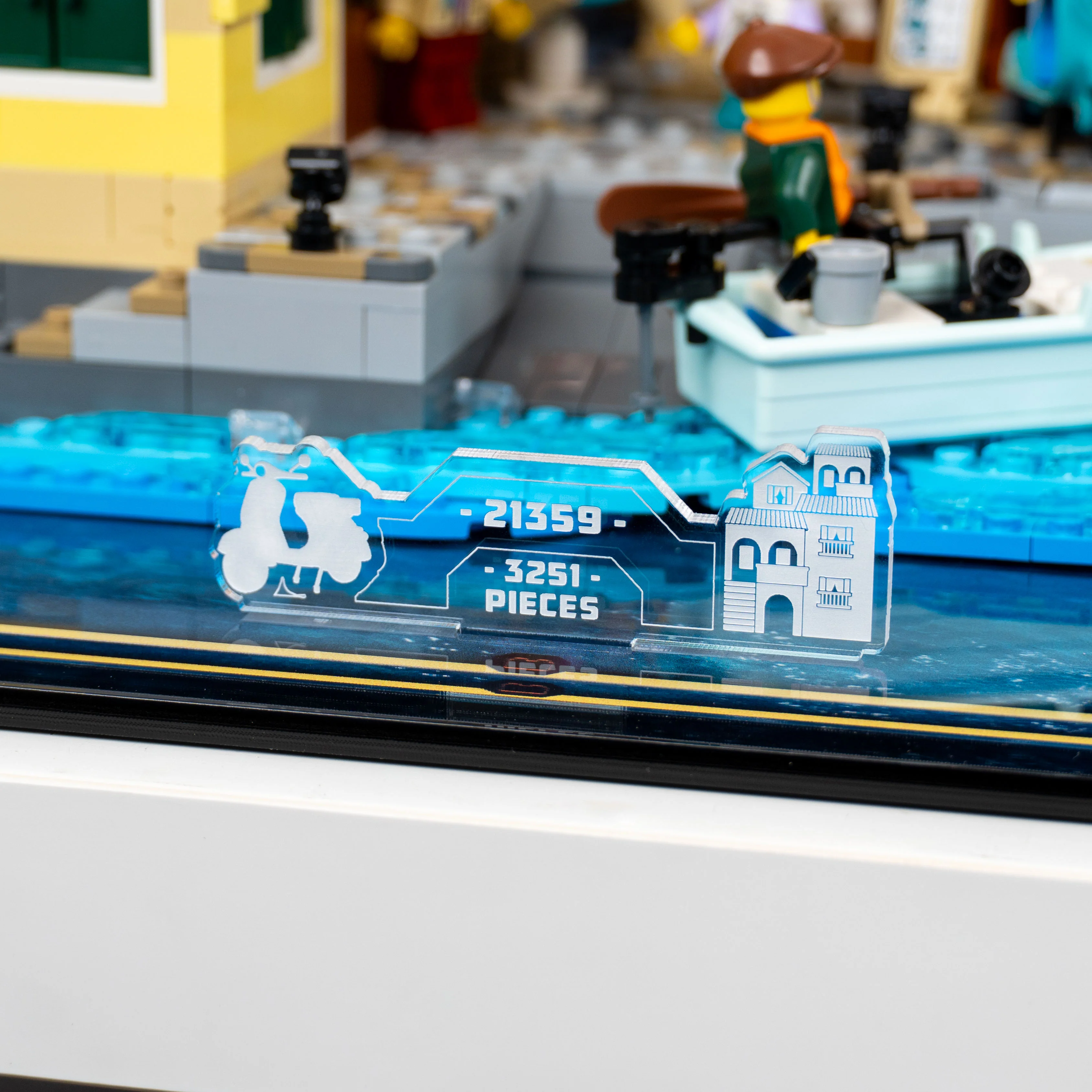 Display Case for LEGO® Ideas: Italian Riviera (21359) - Image 17