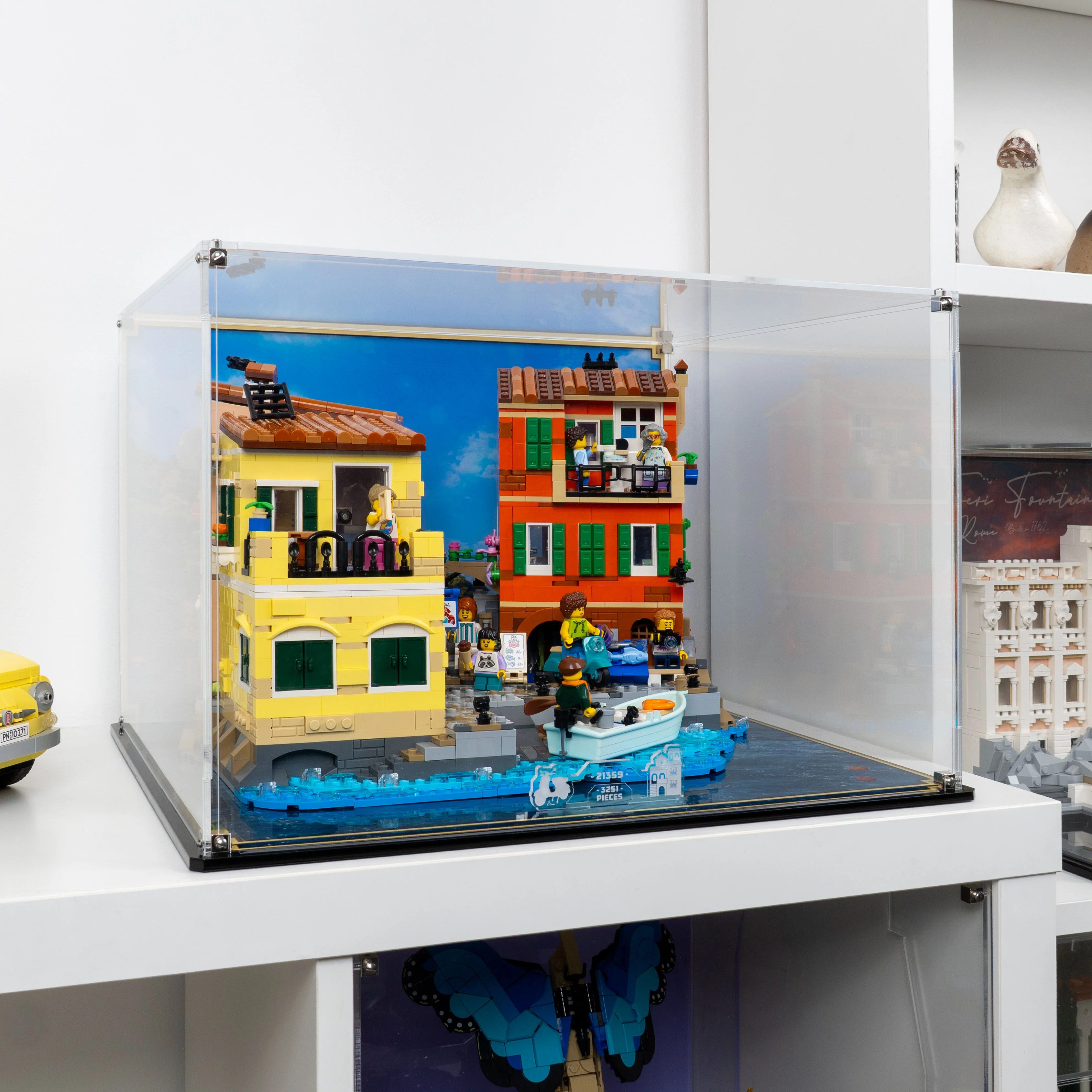 Display Case for LEGO® Ideas: Italian Riviera (21359) - Image 2