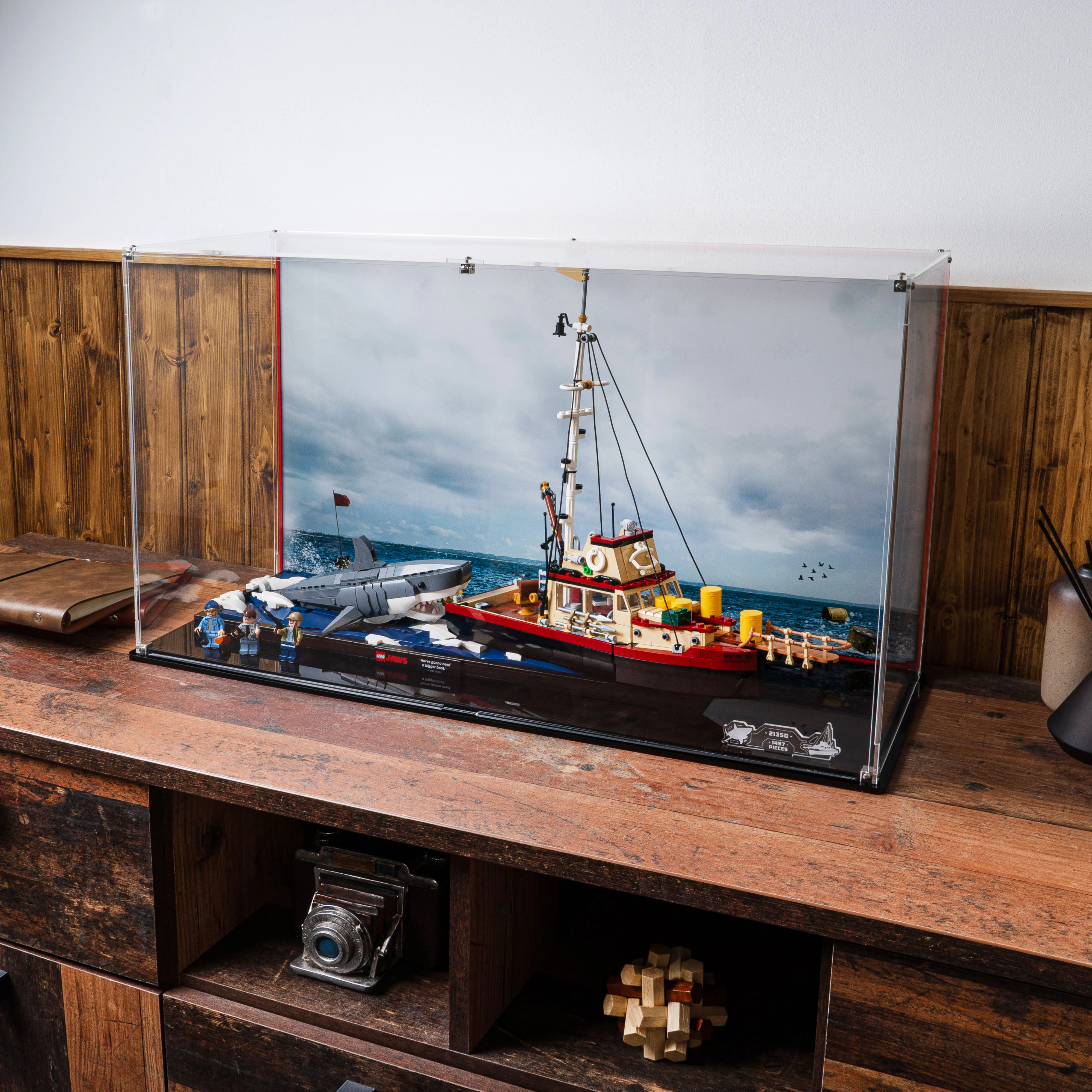 Display Case for LEGO® Ideas Jaws (21350) - Image 14