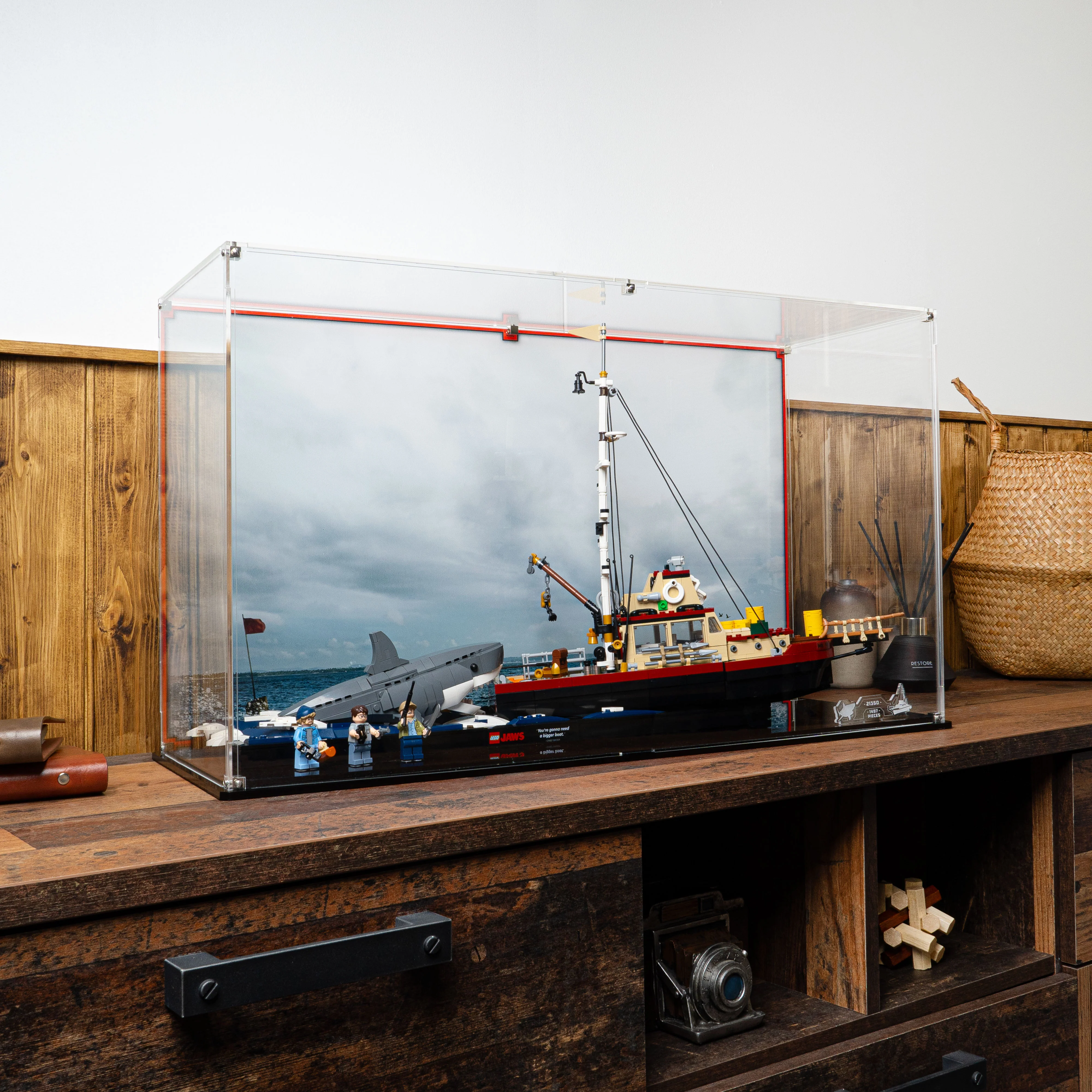 Display Case for LEGO® Ideas Jaws (21350) - Image 15