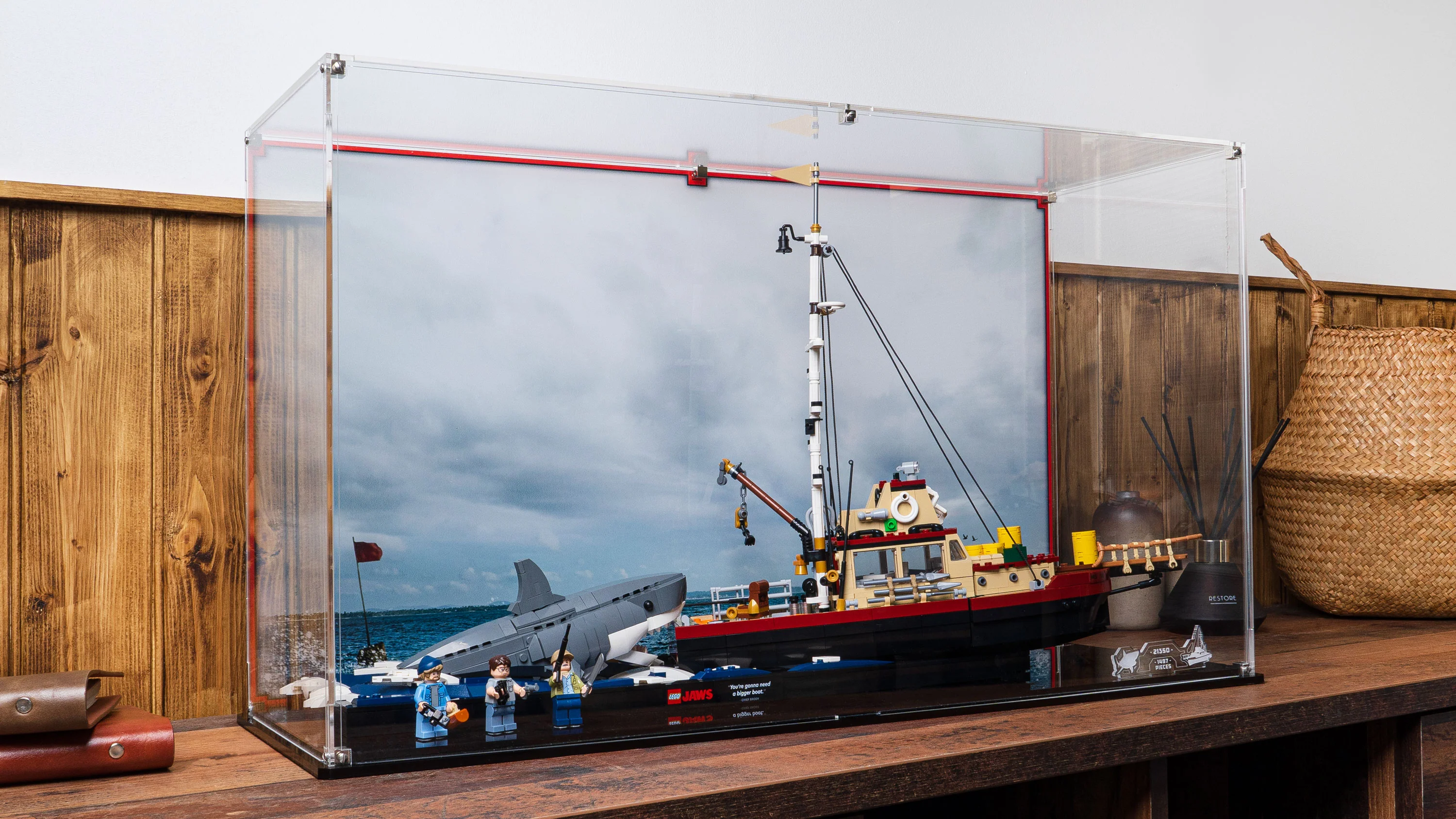 Display Case for LEGO® Ideas Jaws (21350) - Image 16