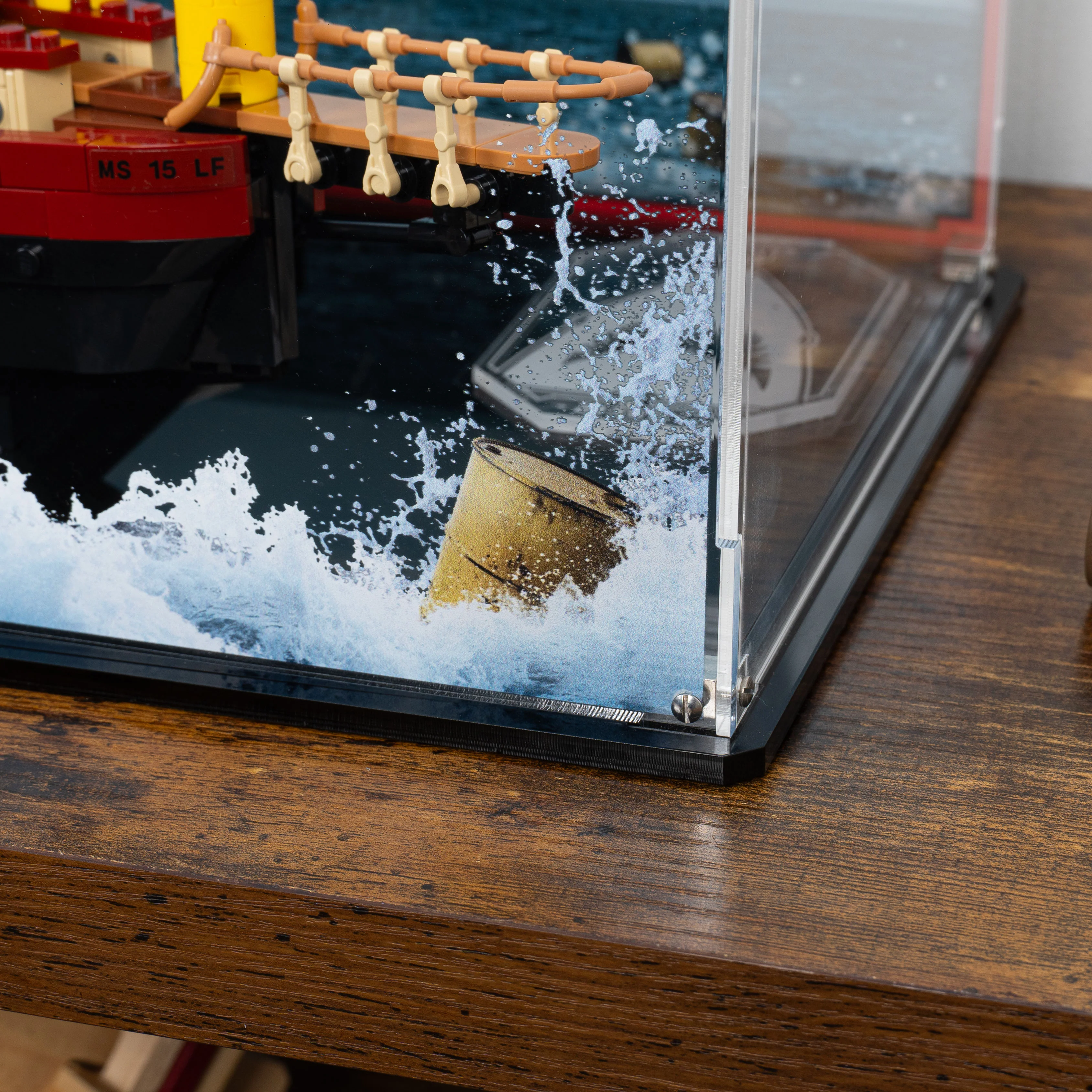 Display Case for LEGO® Ideas Jaws (21350) - Image 21