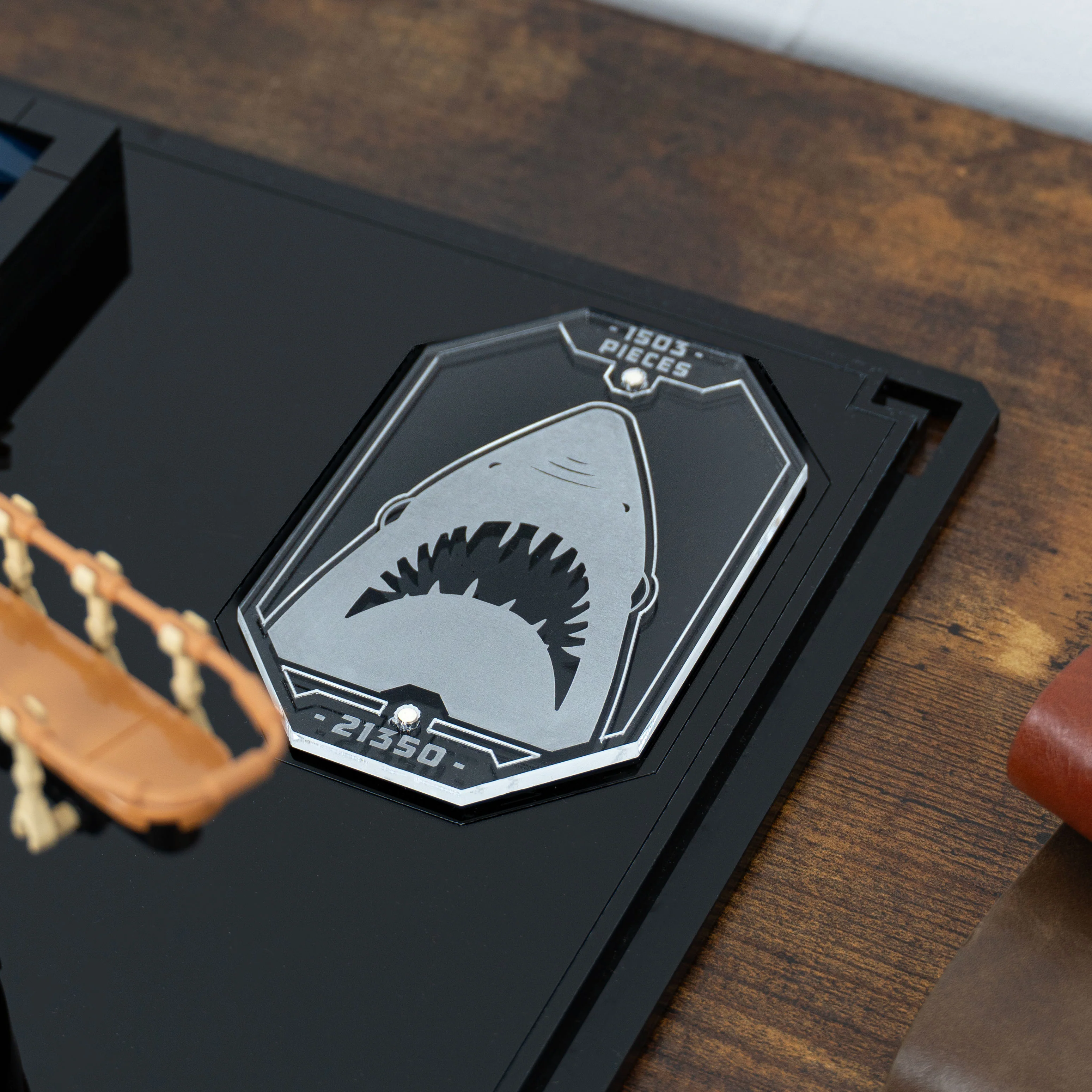 Display Case for LEGO® Ideas Jaws (21350) - Image 23