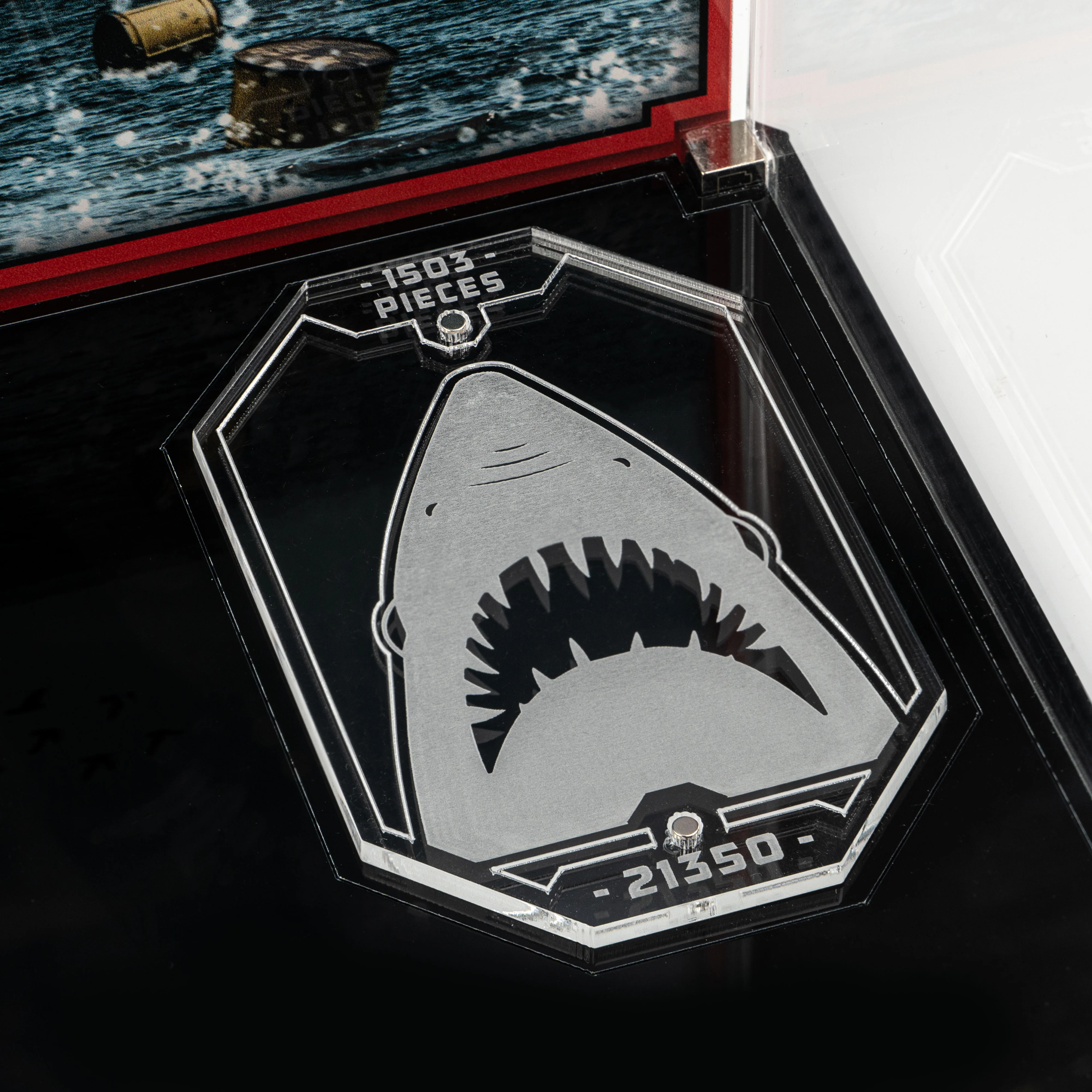 Display Case for LEGO® Ideas Jaws (21350) - Image 5