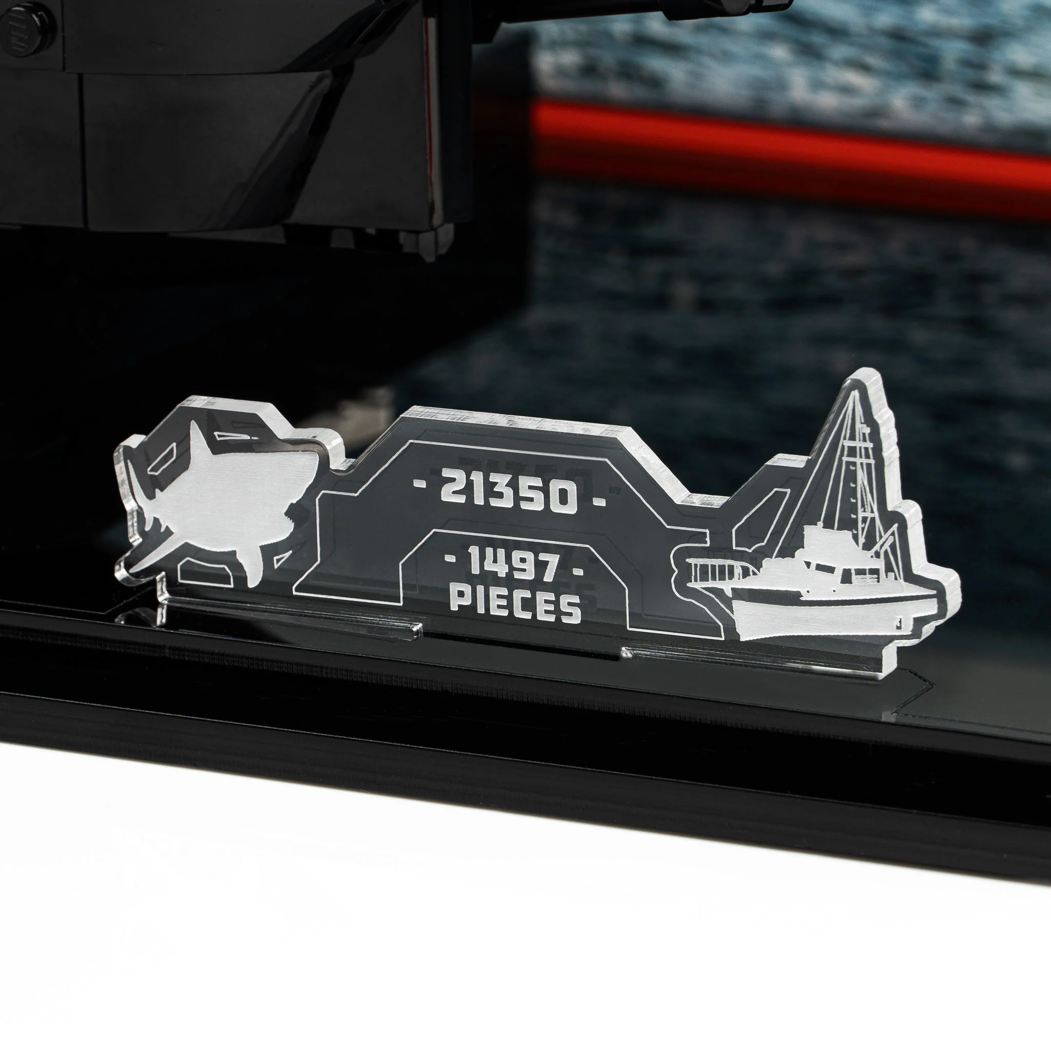 Display Case for LEGO® Ideas Jaws (21350) - Image 9