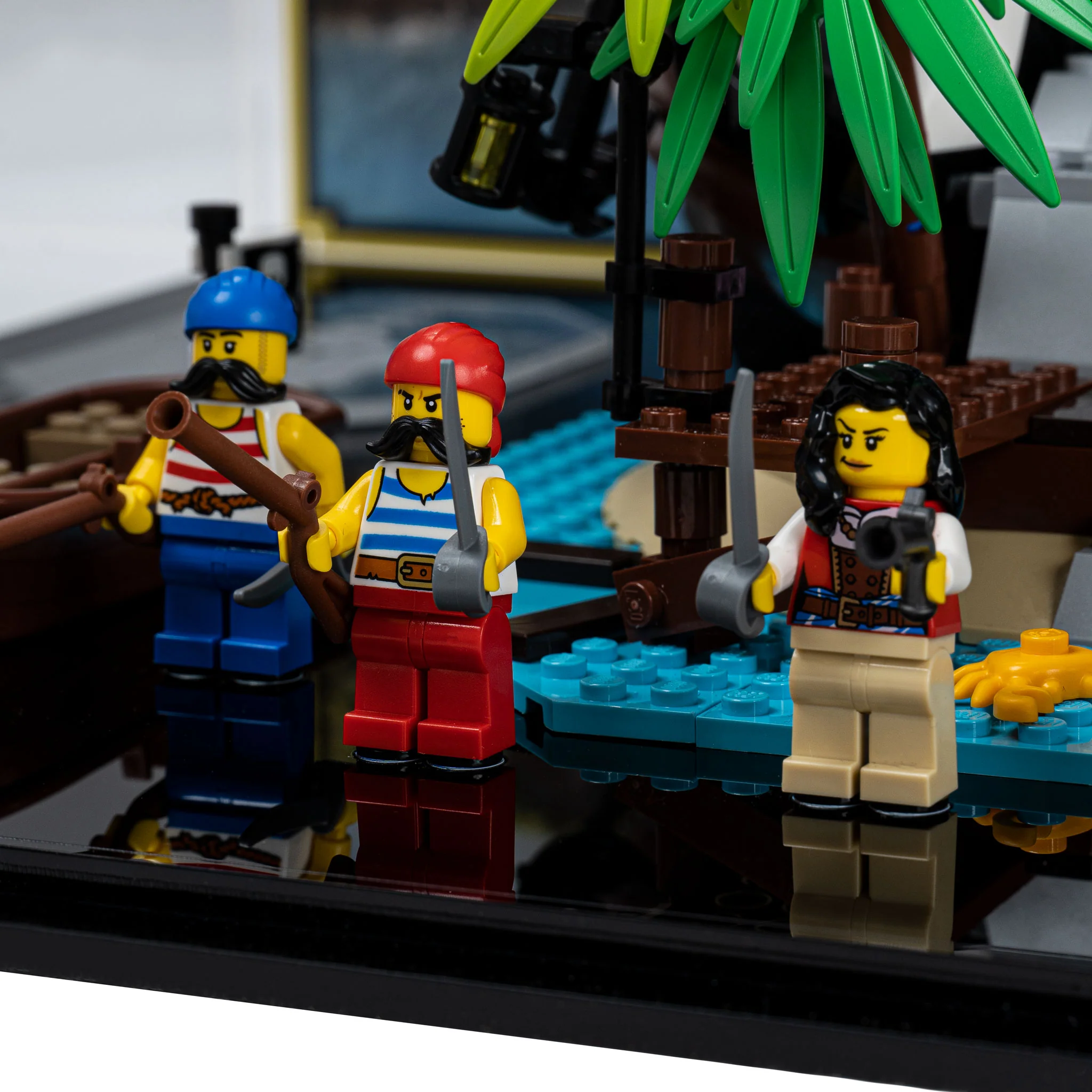 Display Case for LEGO® Ideas Pirates of Barracuda Bay (21322) - Image 5