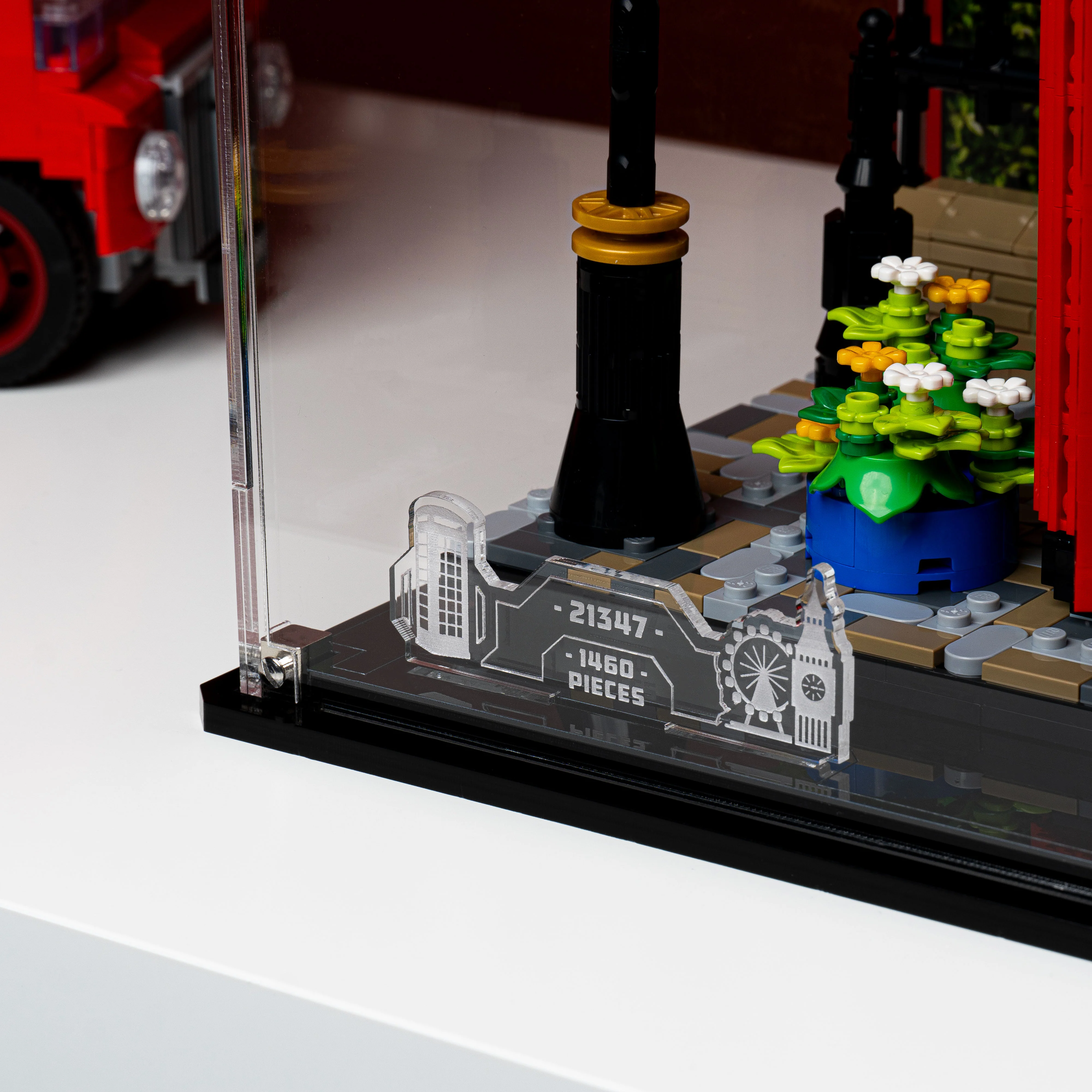 Display Case for LEGO® Ideas Red London Telephone Box (21347) - Image 13