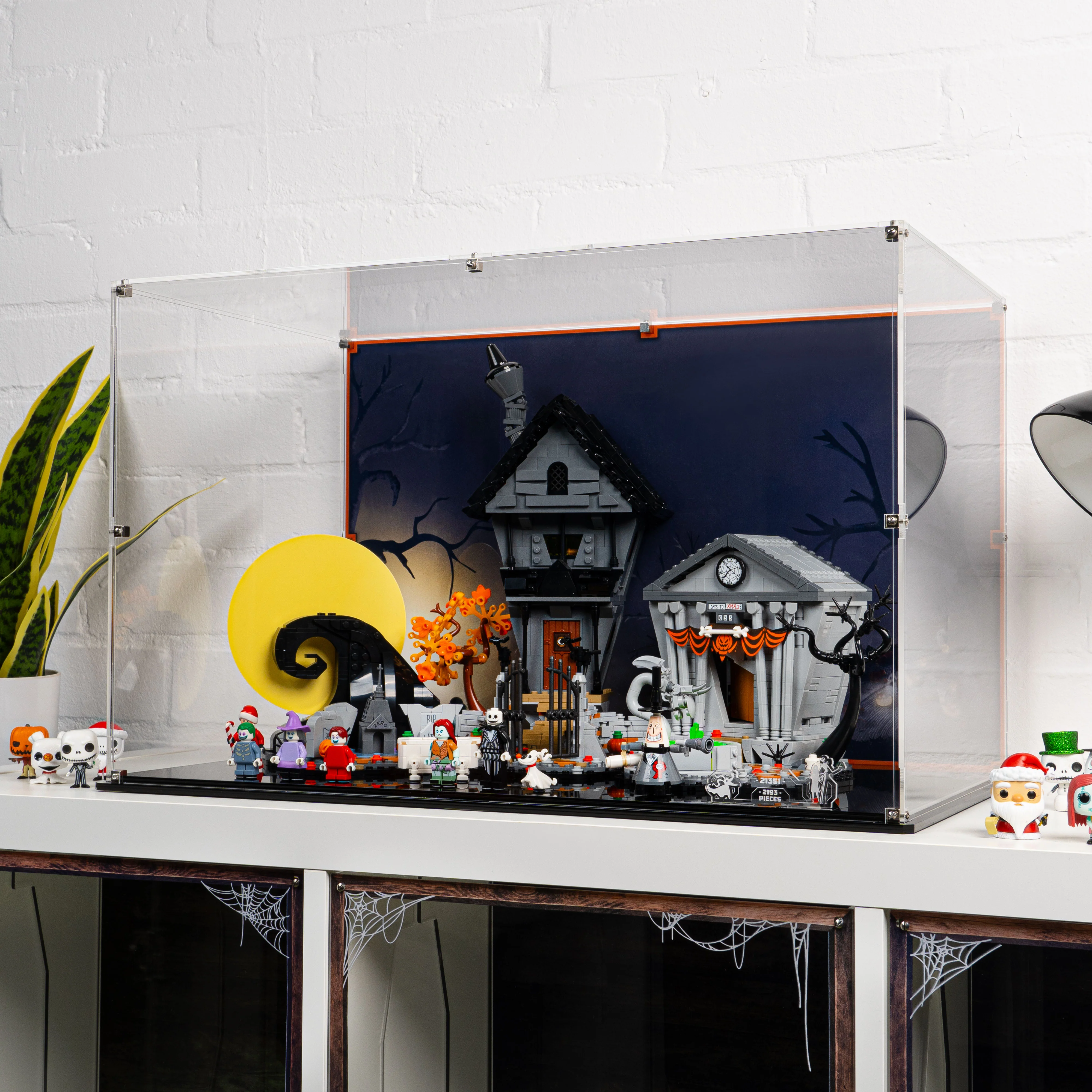 Display Case for LEGO® Ideas: The Nightmare Before Christmas (21351) - Image 14