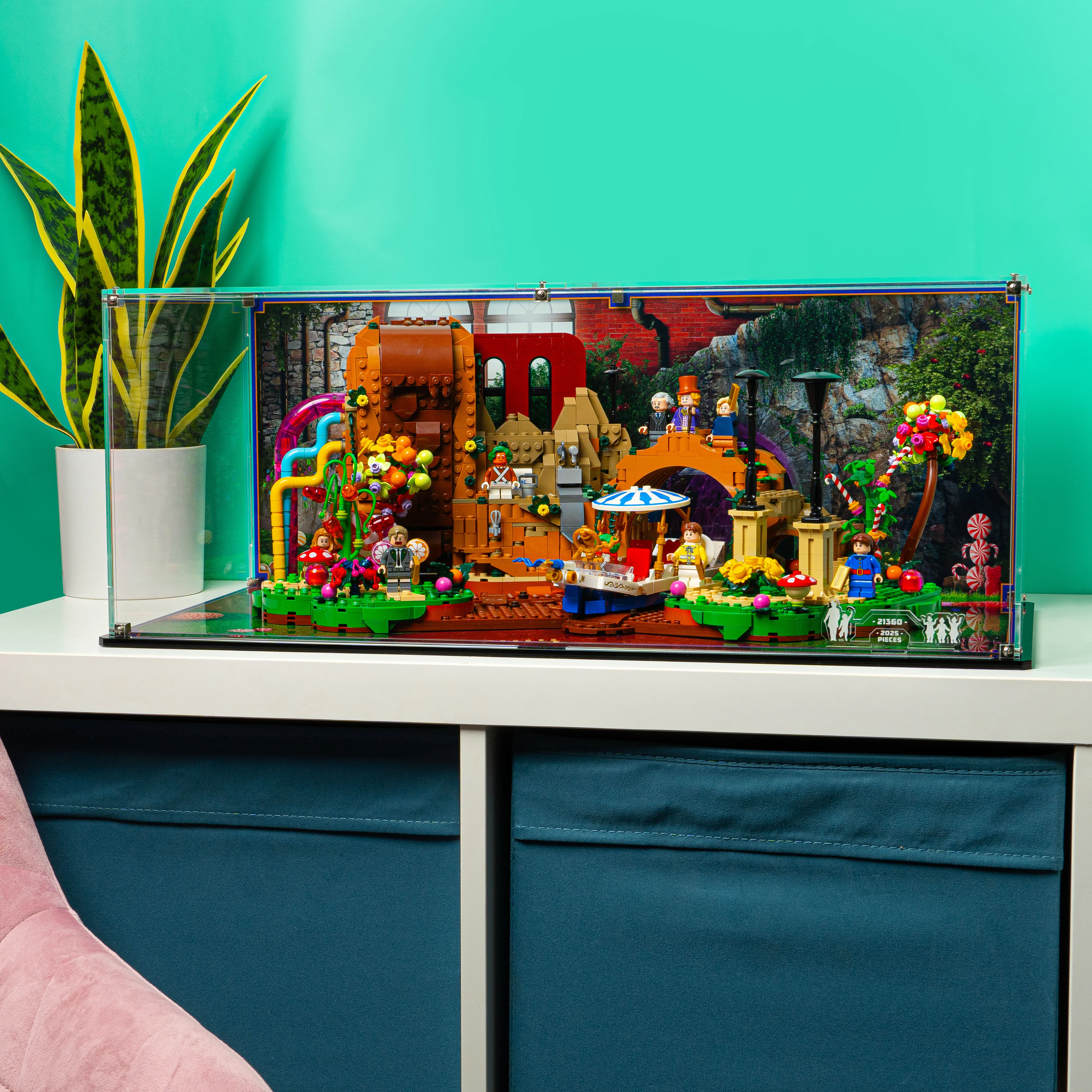 Display Case for LEGO® Ideas: Willy Wonka & the Chocolate Factory (21360) - Image 2