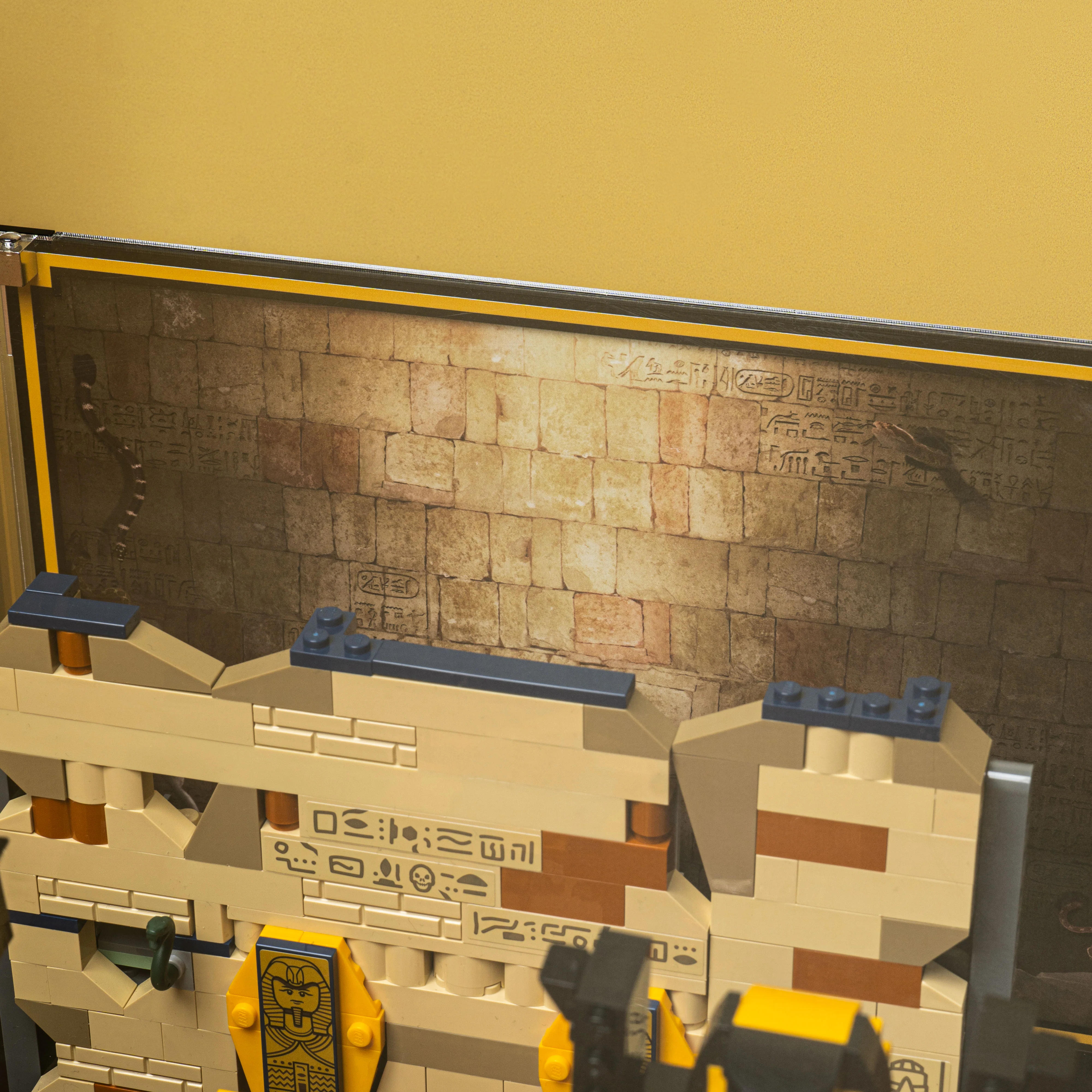 Display Case for LEGO® Indiana Jones™ Escape from the Lost Tomb (77013) - Image 11