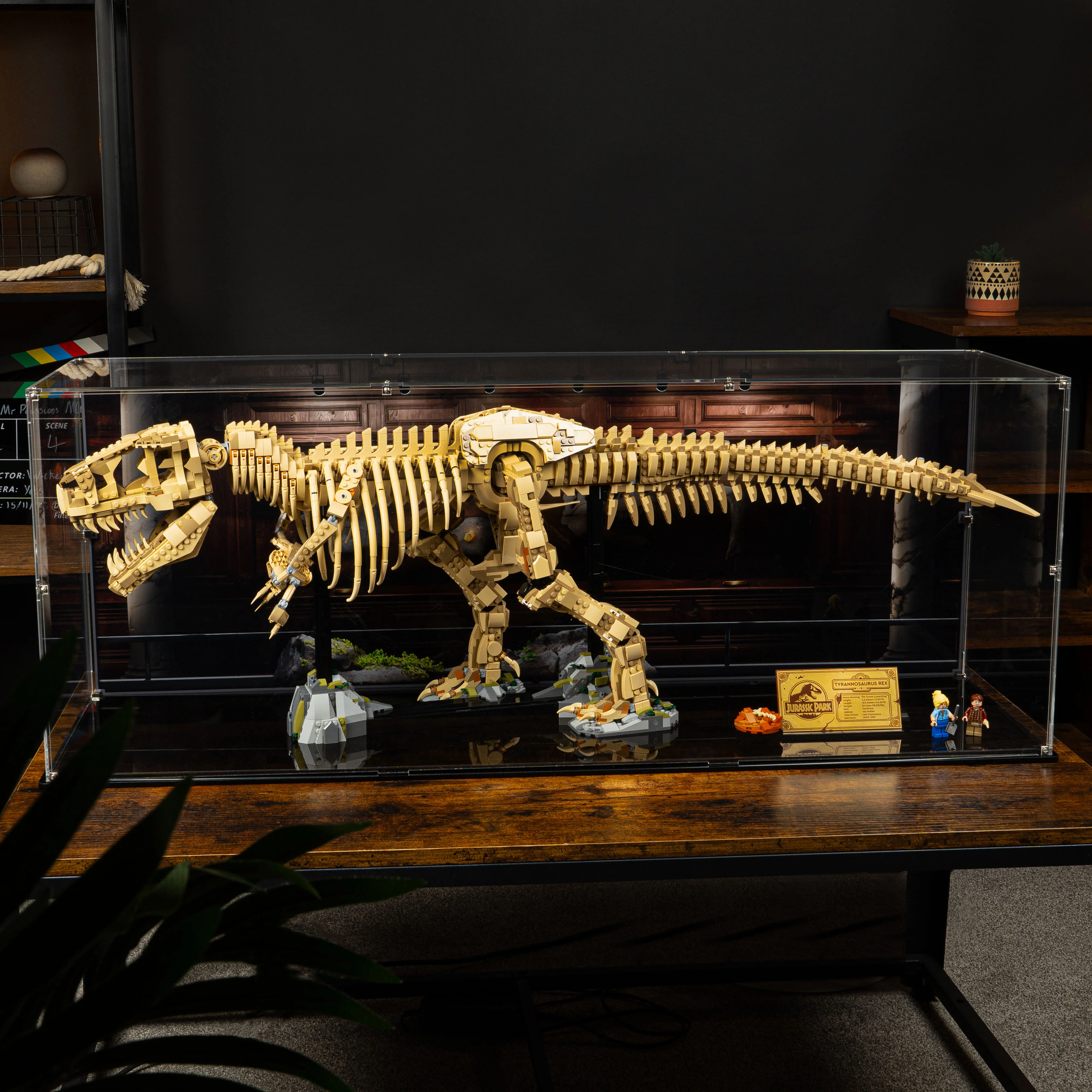 Display Case for LEGO® Jurassic Park: Dinosaur Fossils - Tyrannosaurus Rex (76968) - Image 8