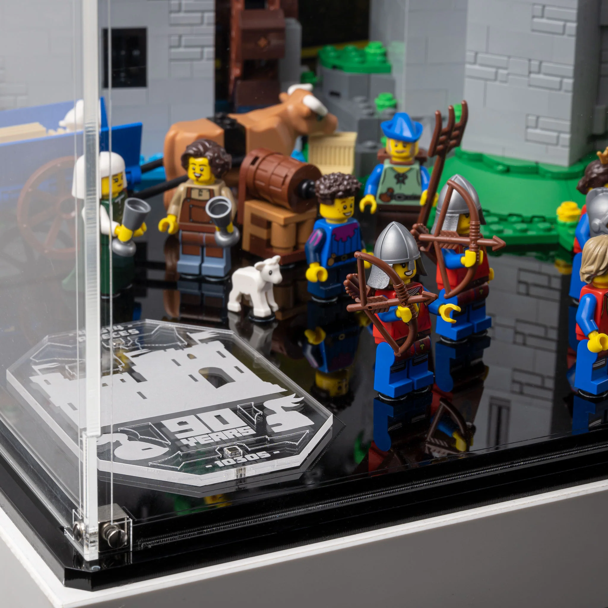 Display Case for LEGO® Lion Knights' Castle (10305) - Image 13