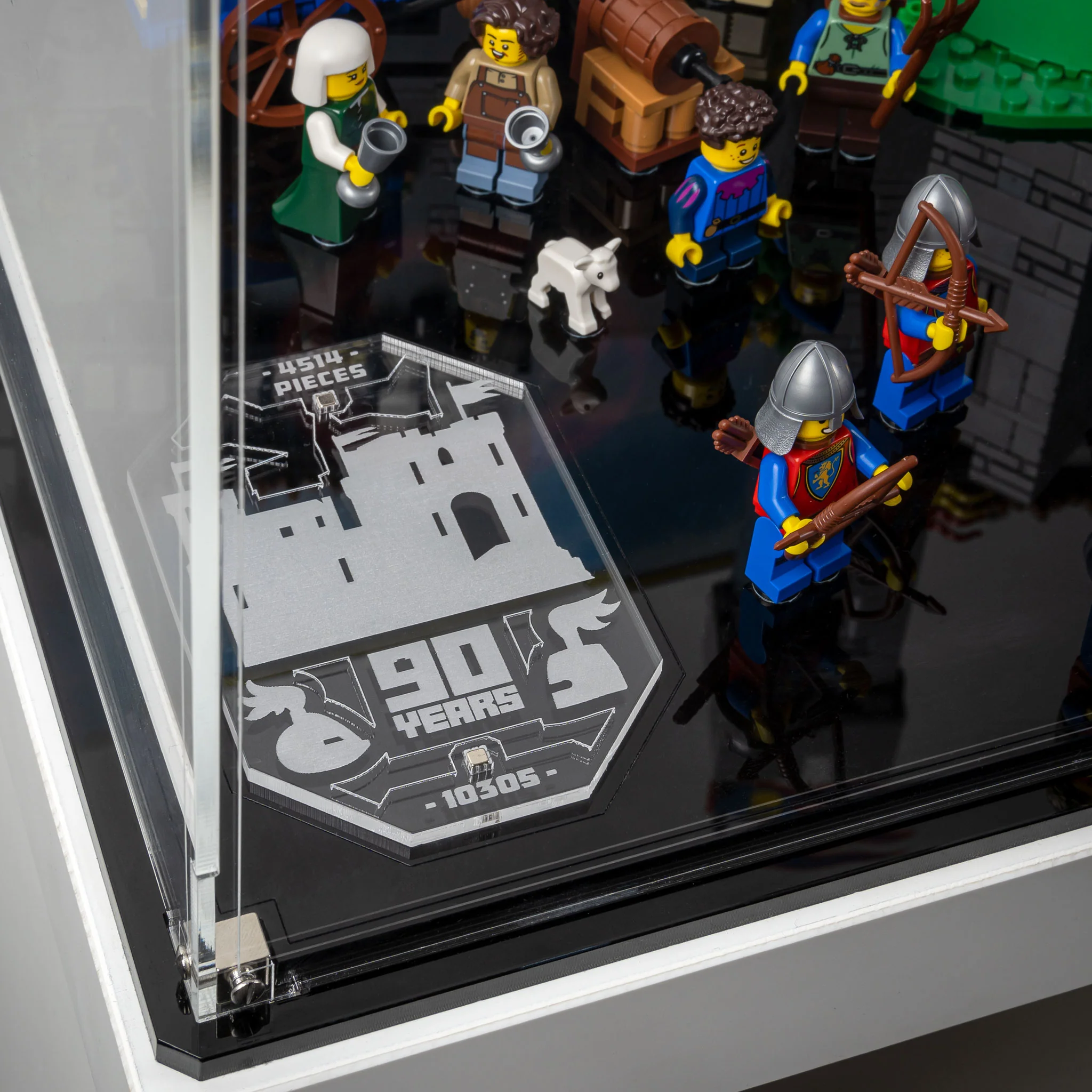 Display Case for LEGO® Lion Knights' Castle (10305) - Image 15