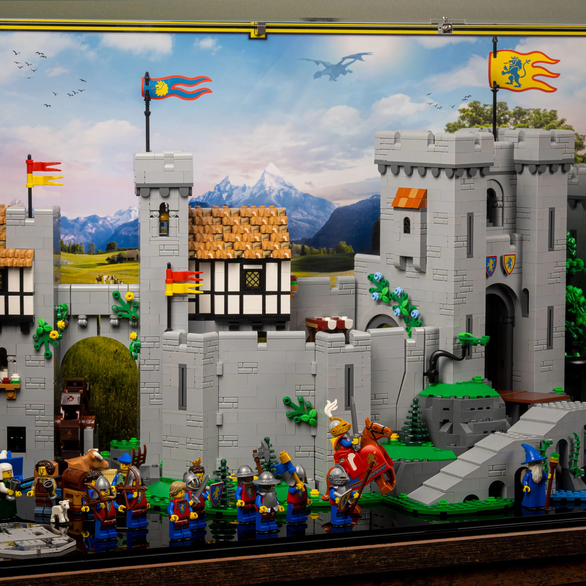 Display Case for LEGO® Lion Knights' Castle (10305) - Image 6