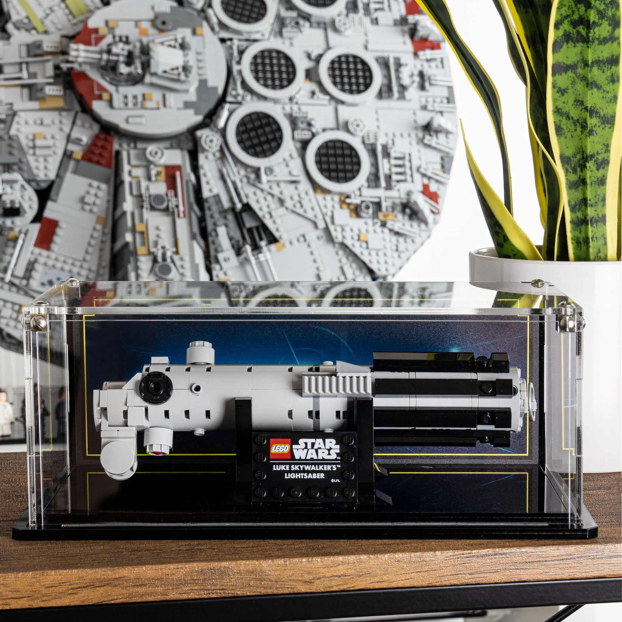 Display Case for LEGO® Star Wars™ Luke Skywalker's Lightsaber™ (40483) - Image 4
