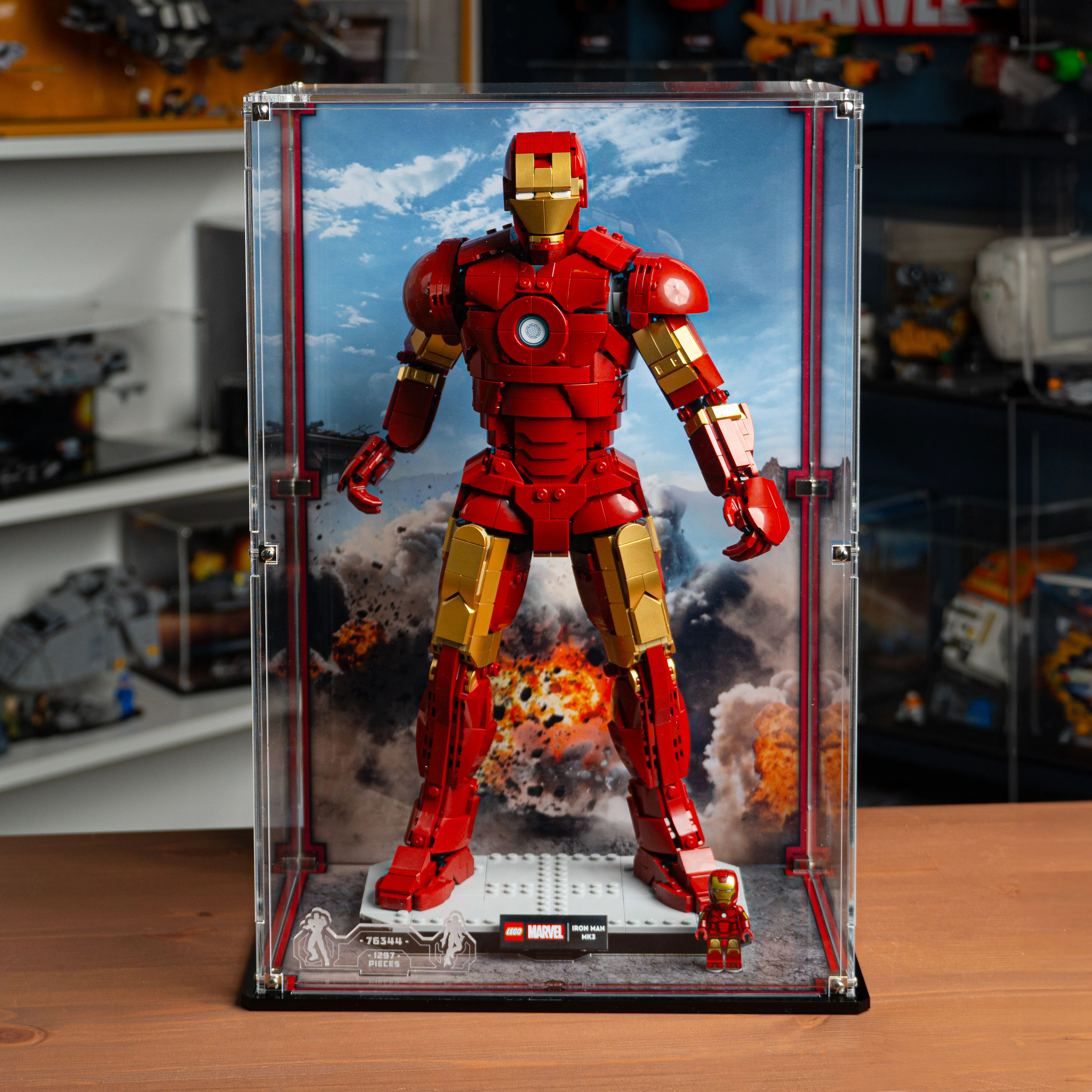 Display Case for LEGO® Marvel: Iron Man Mark 3 Collectors' Edition (76344) - Image 7
