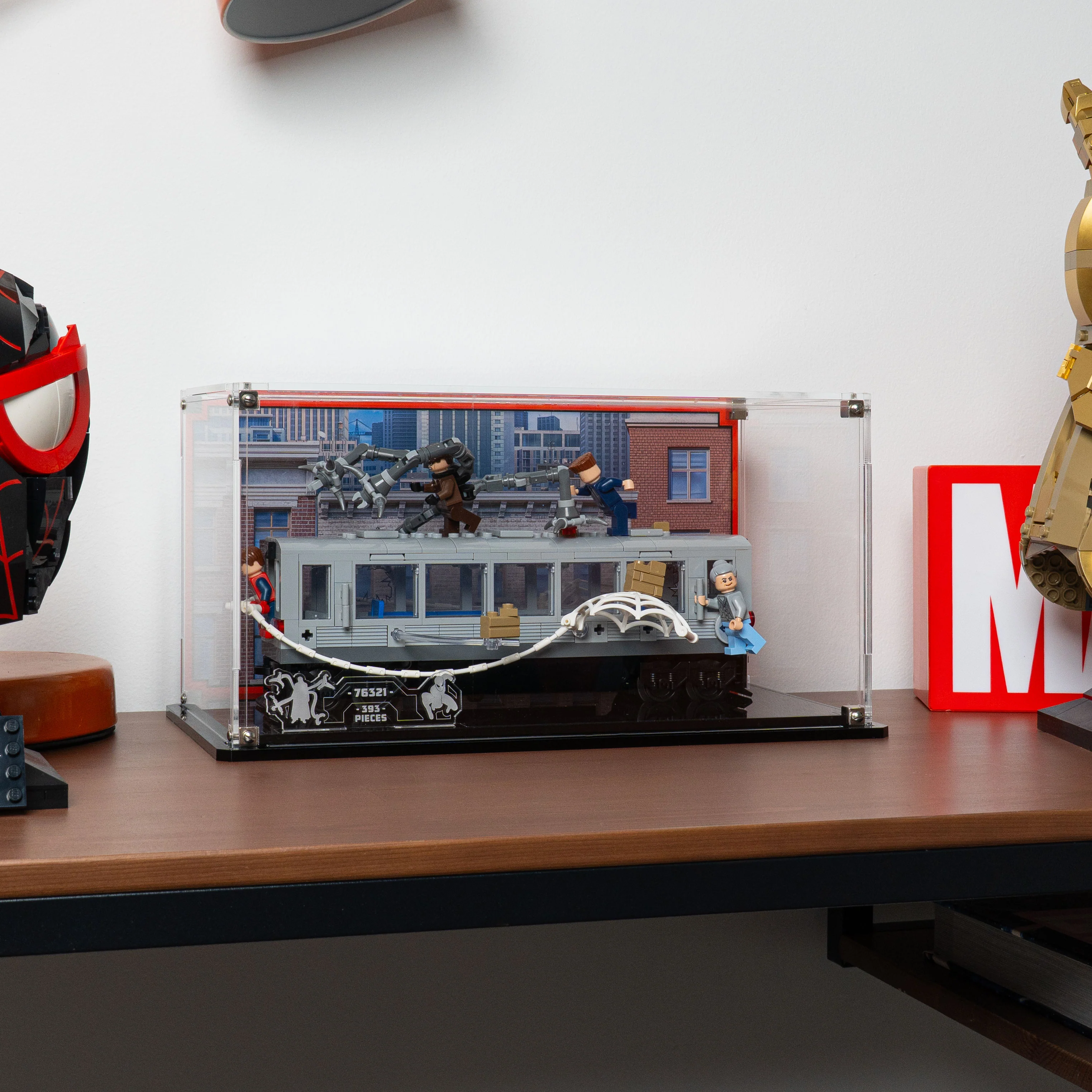 Display Case for LEGO® Marvel™: Spider-Man vs. Doc Ock Subway Train Scene (76321) - Image 11