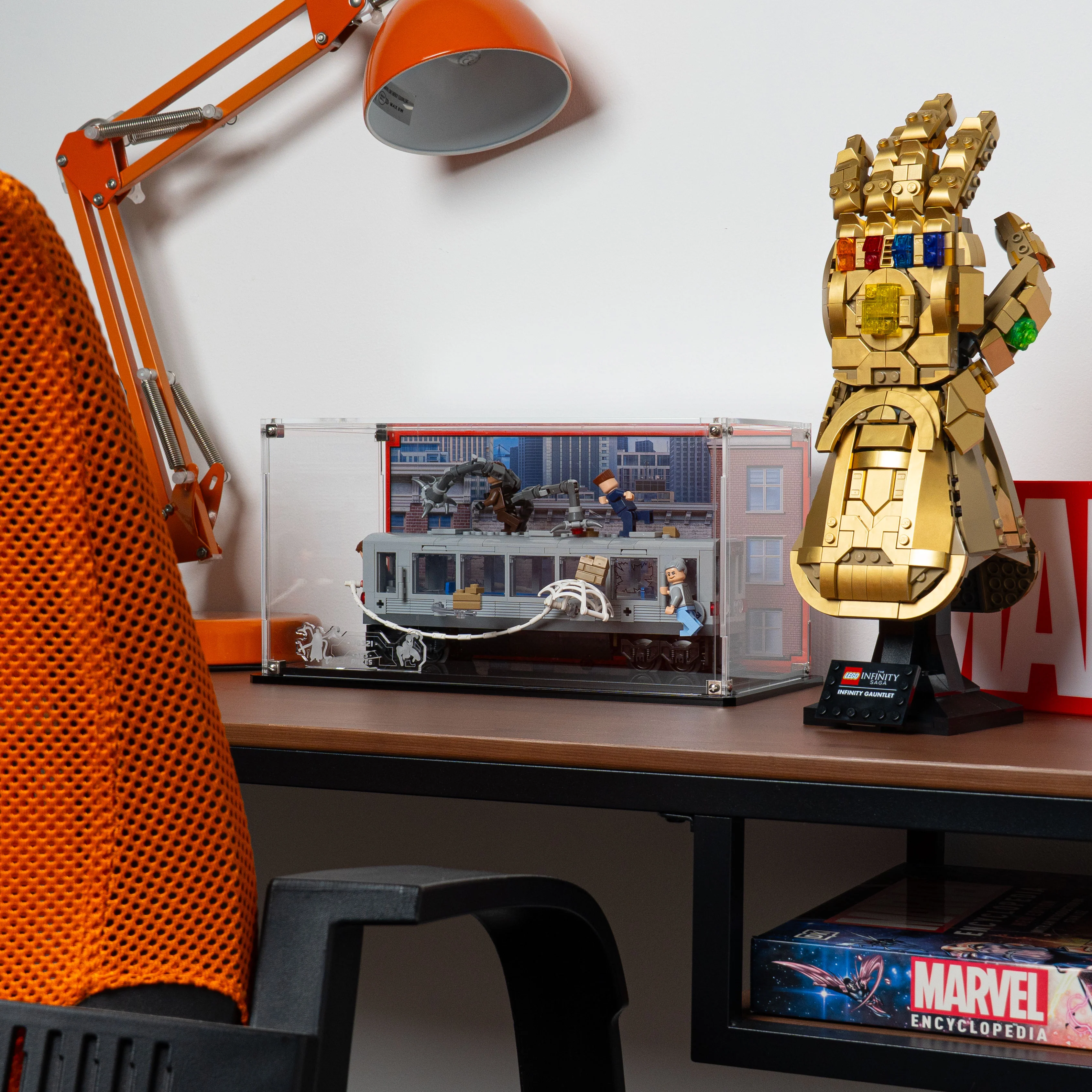 Display Case for LEGO® Marvel™: Spider-Man vs. Doc Ock Subway Train Scene (76321) - Image 3