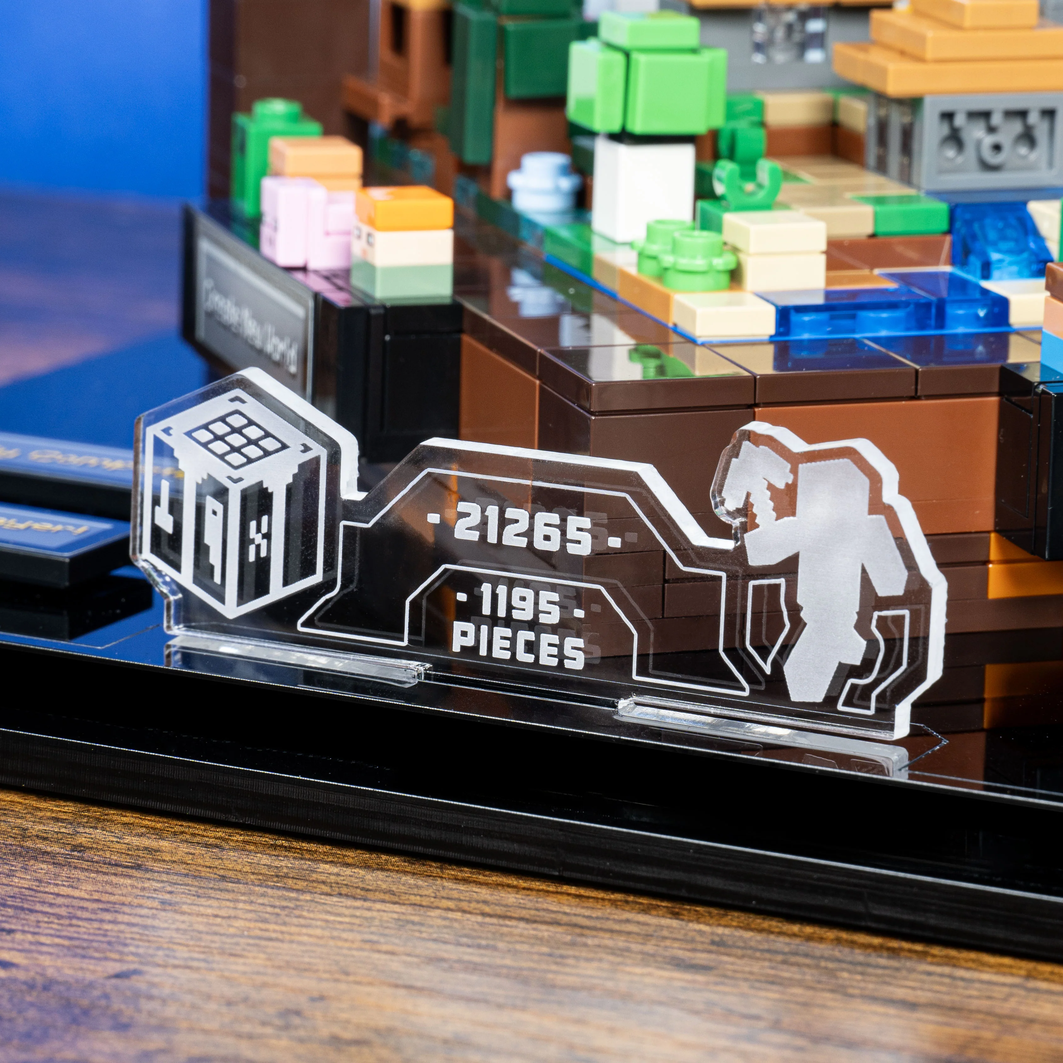 Display Case for LEGO® Minecraft™: Crafting Table (21265) - Image 11