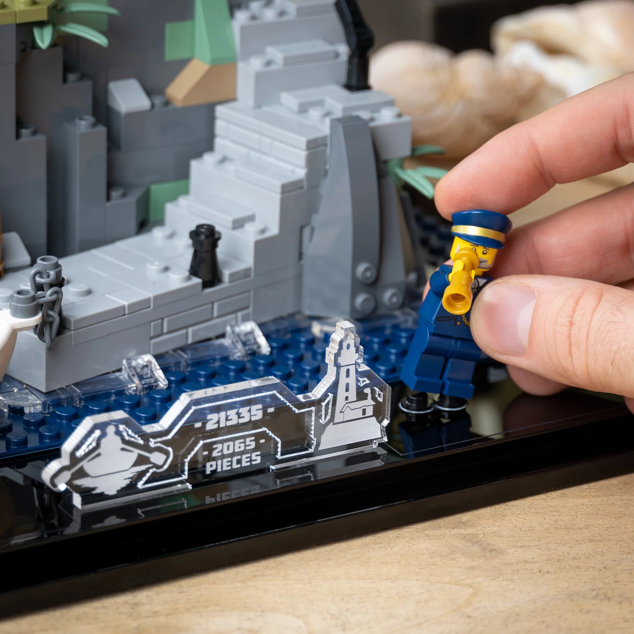 Display Case for LEGO® Ideas: Motorised Lighthouse (21335) - Image 10