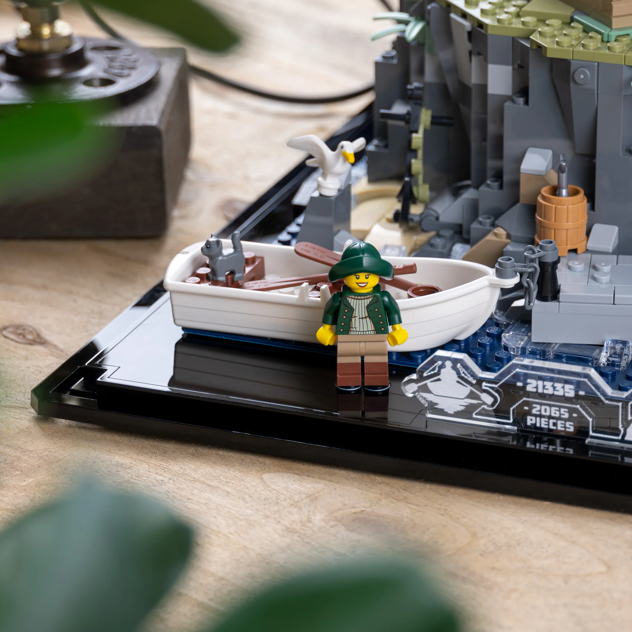 Display Case for LEGO® Ideas: Motorised Lighthouse (21335) - Image 11