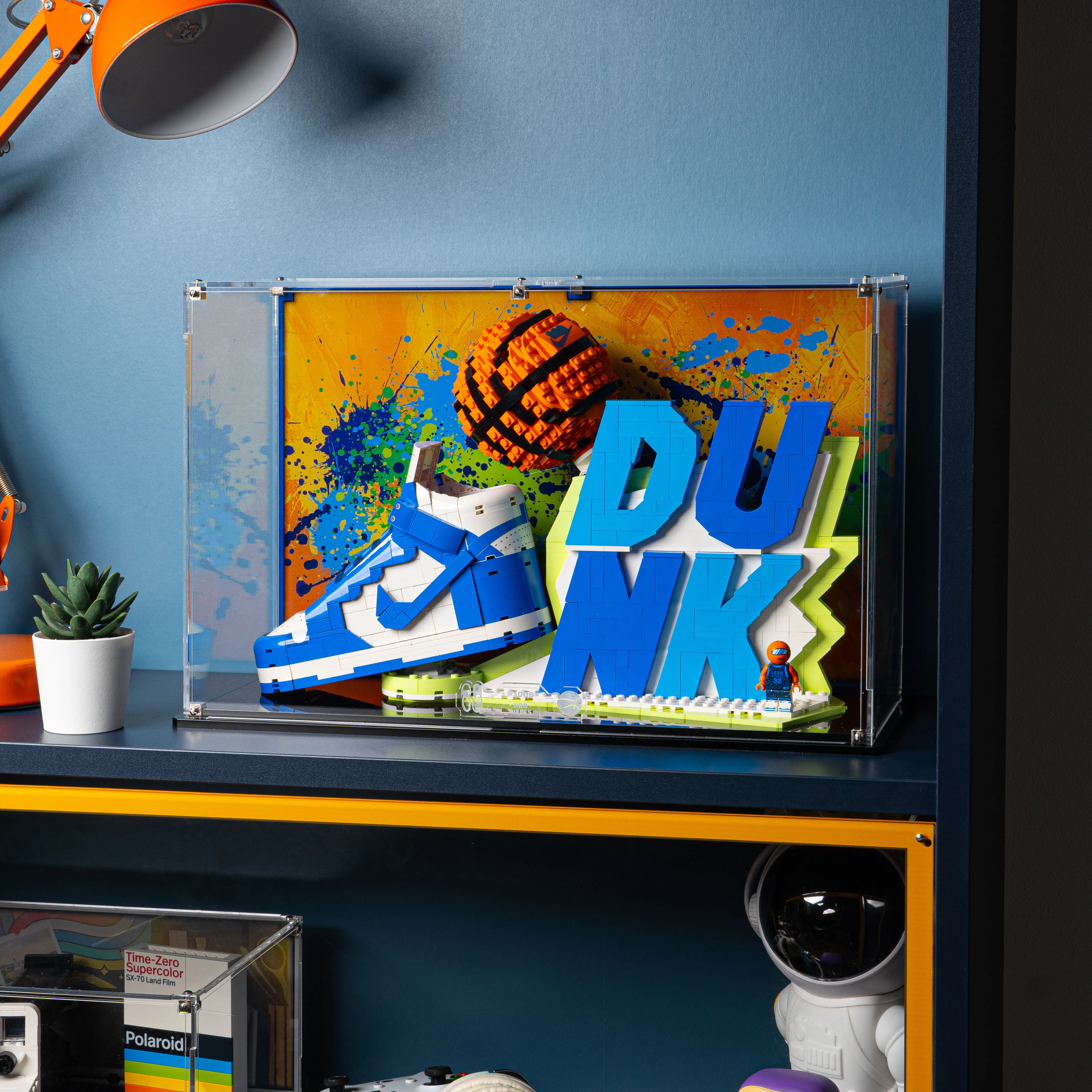 Display Case for LEGO® Nike Dunk x LEGO® Set (43008) - Image 2
