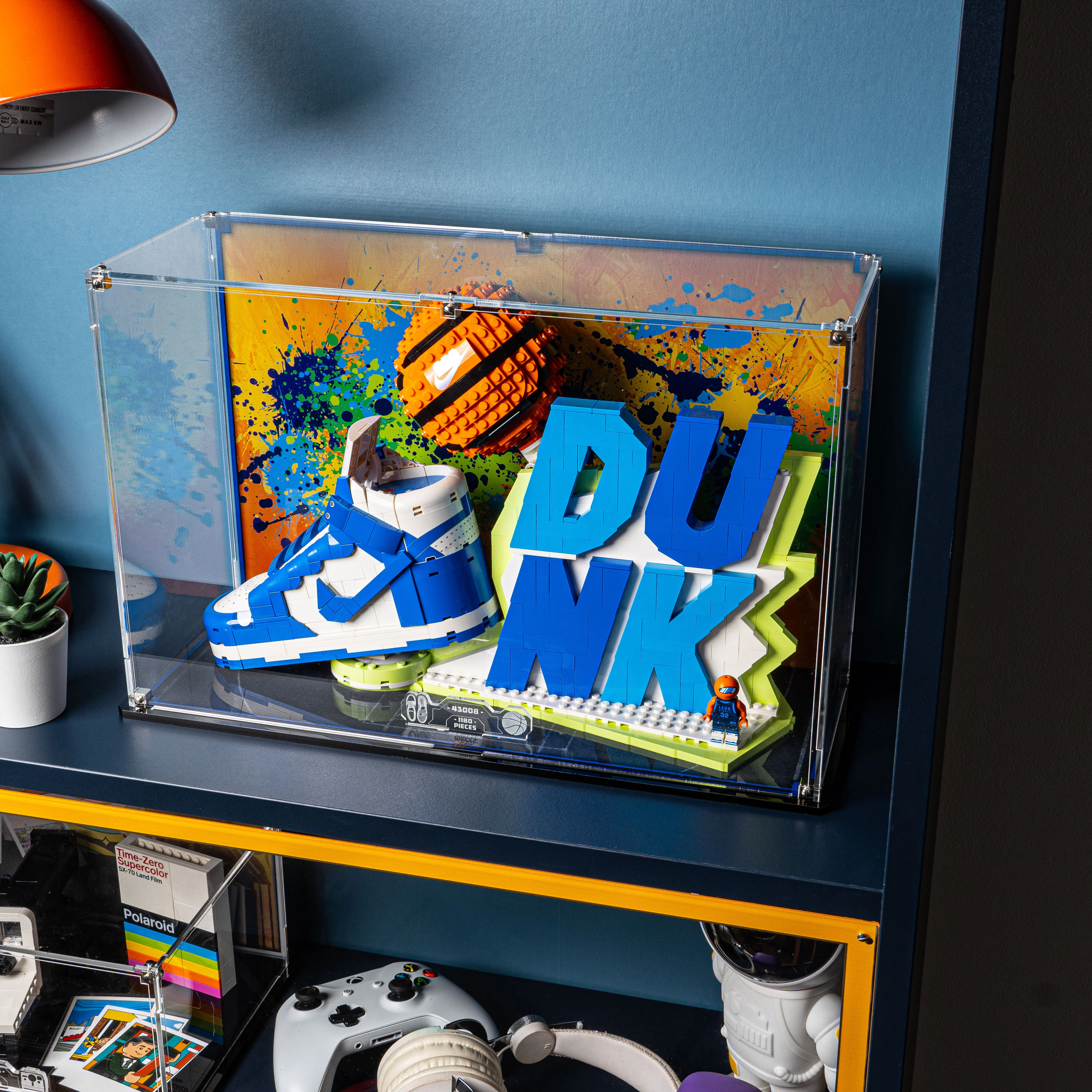 Display Case for LEGO® Nike Dunk x LEGO® Set (43008) - Image 3