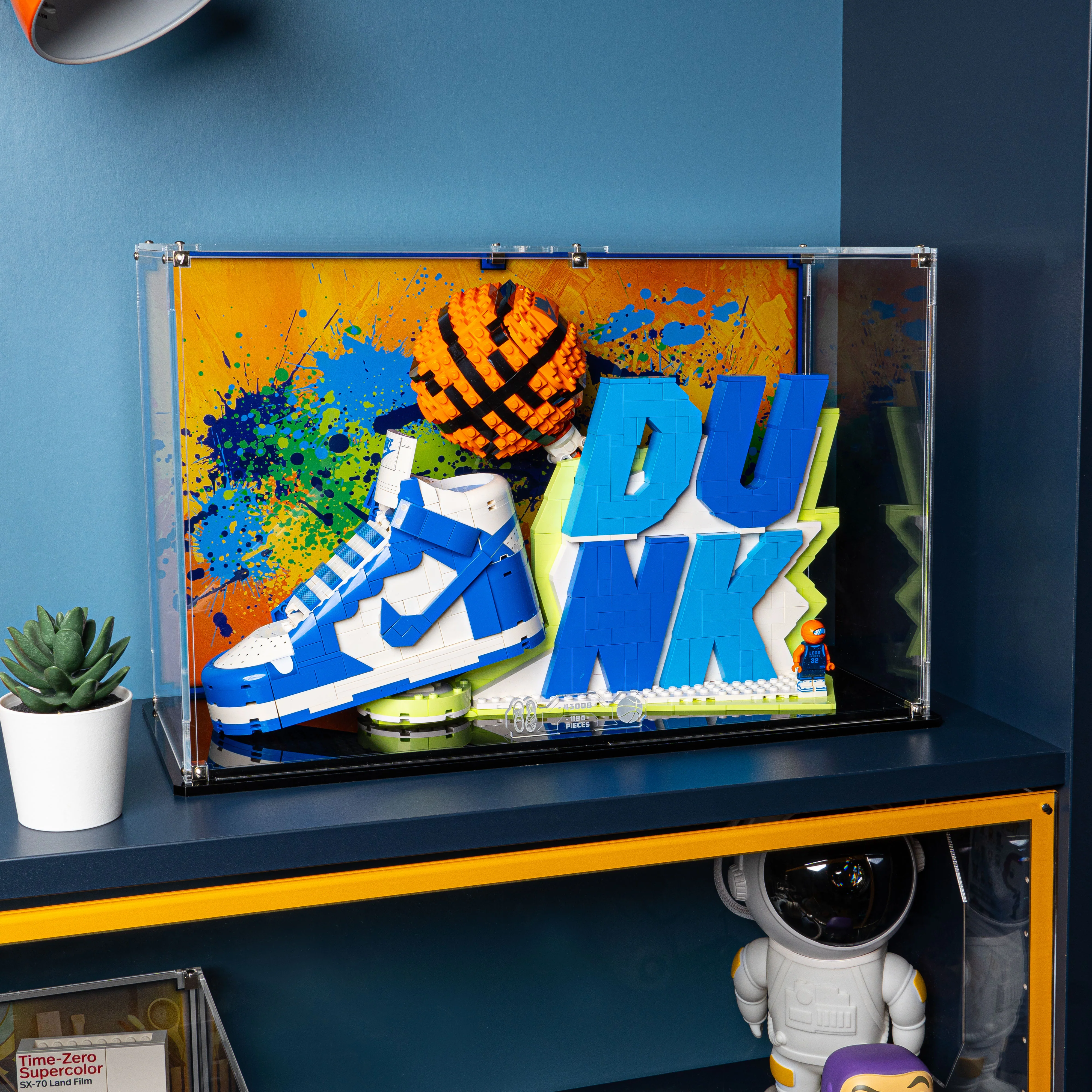 Display Case for LEGO® Nike Dunk x LEGO® Set (43008) - Image 4