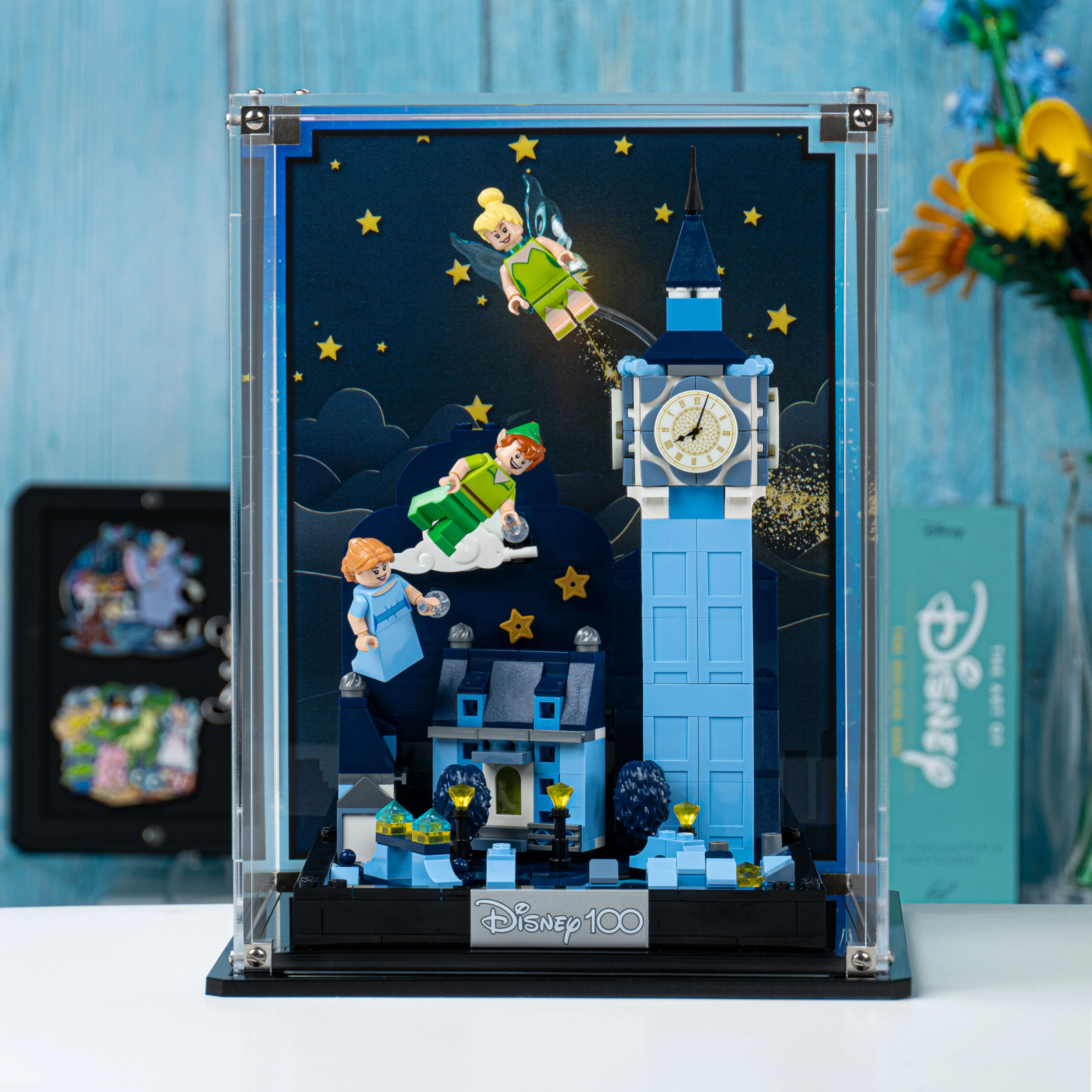Display Case for LEGO® Peter Pan & Wendy's Flight over London (43232) - Image 9