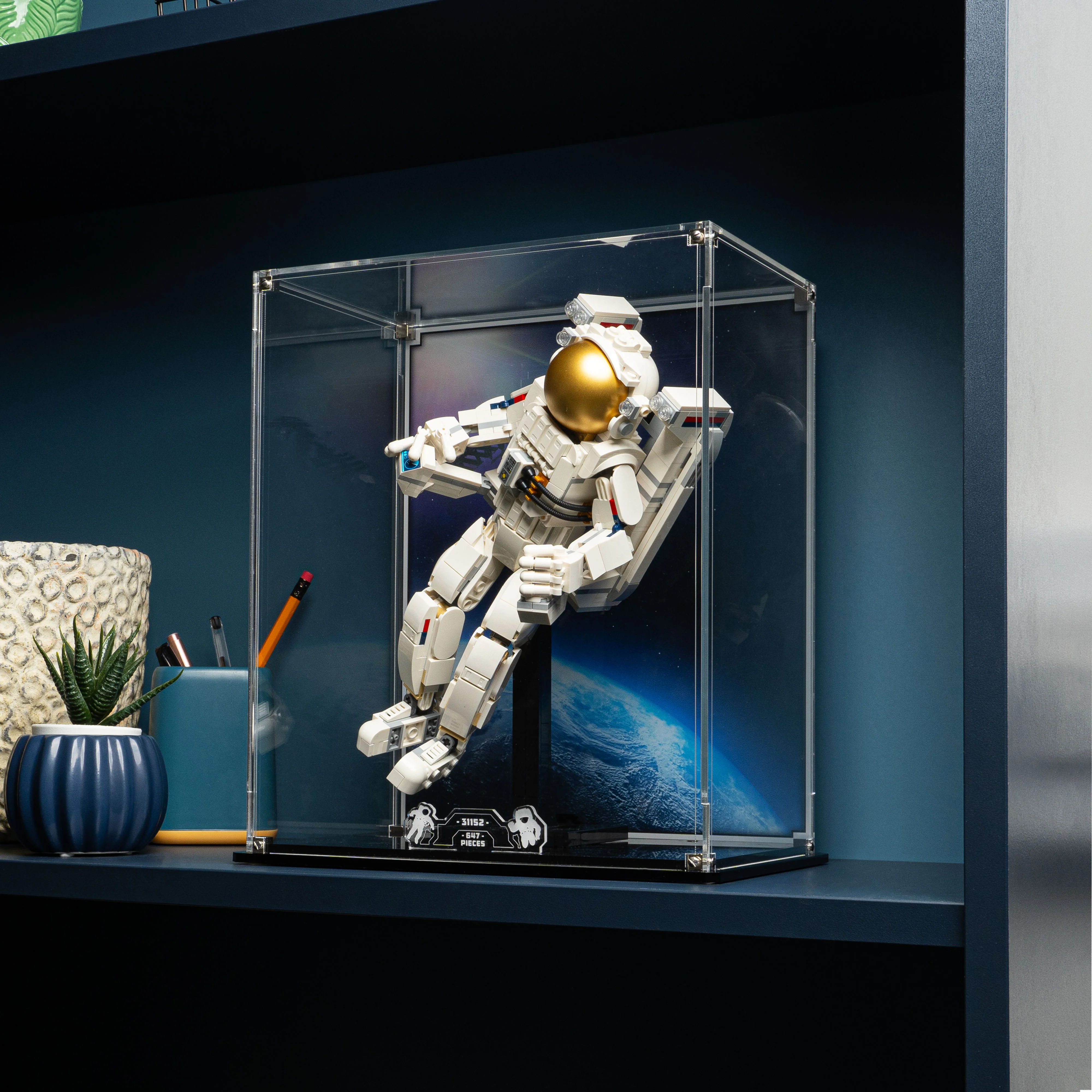 Display Case for LEGO® Space Astronaut (31152) - Image 10