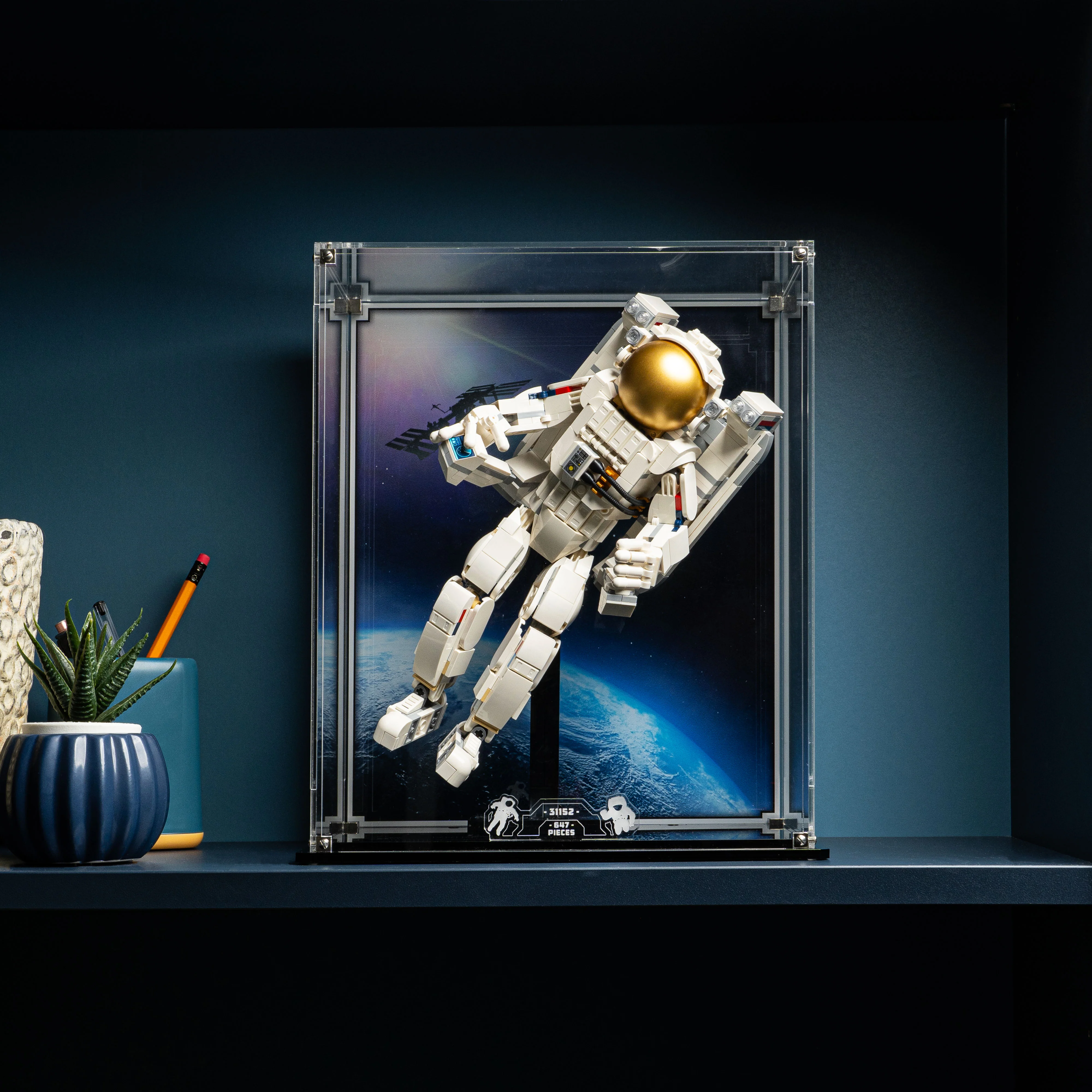 Display Case for LEGO® Space Astronaut (31152) - Image 11