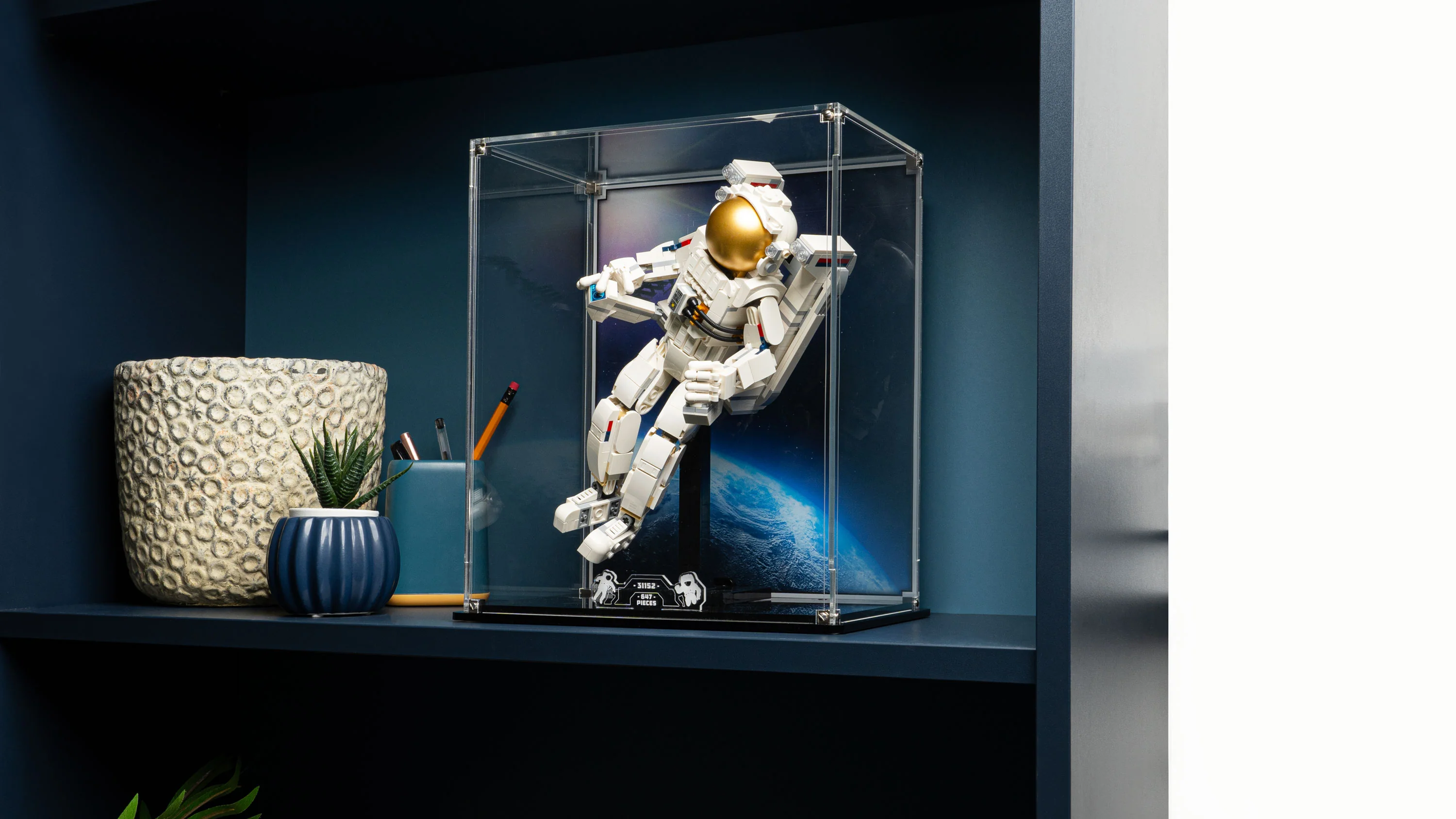 Display Case for LEGO® Space Astronaut (31152) - Image 7