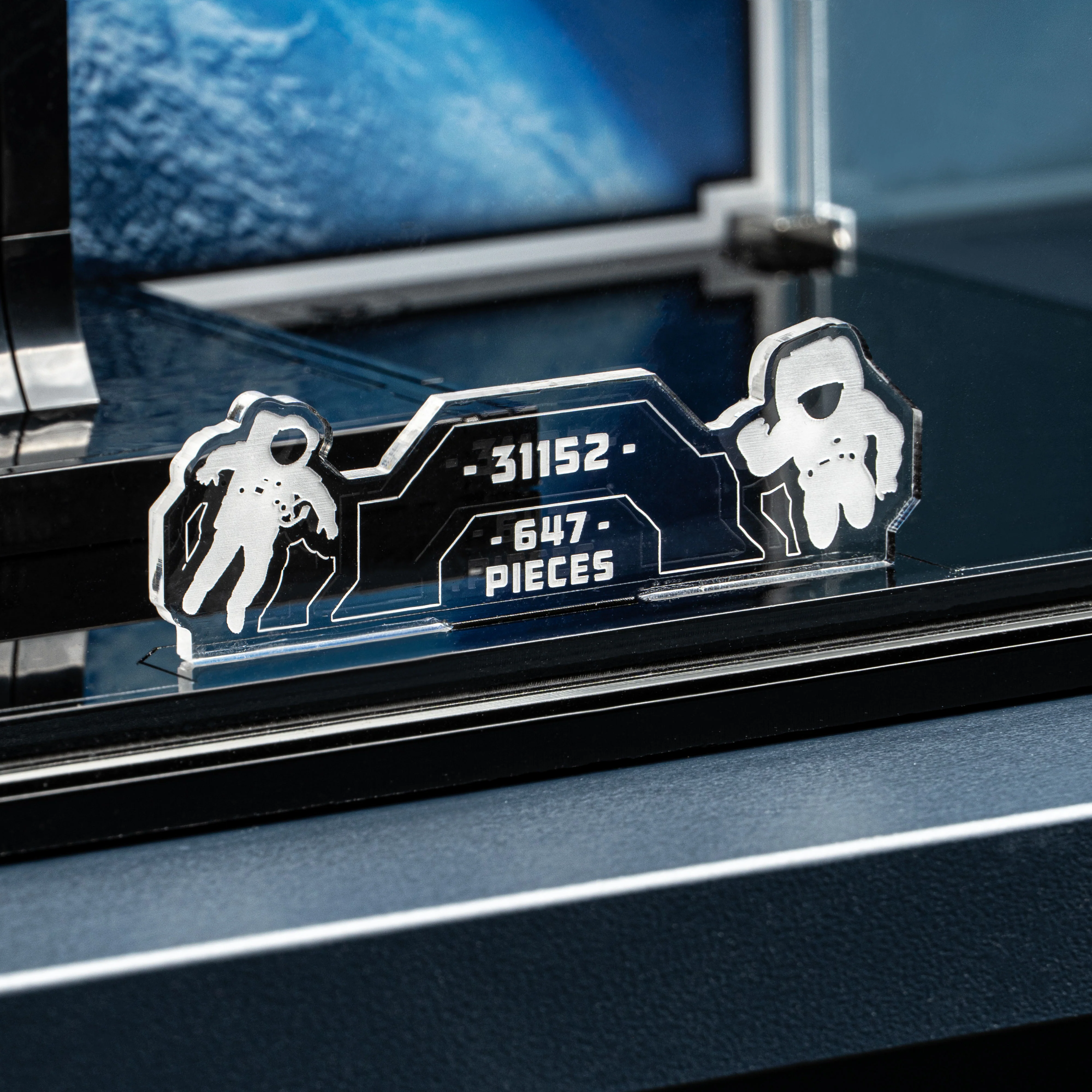 Display Case for LEGO® Space Astronaut (31152) - Image 9