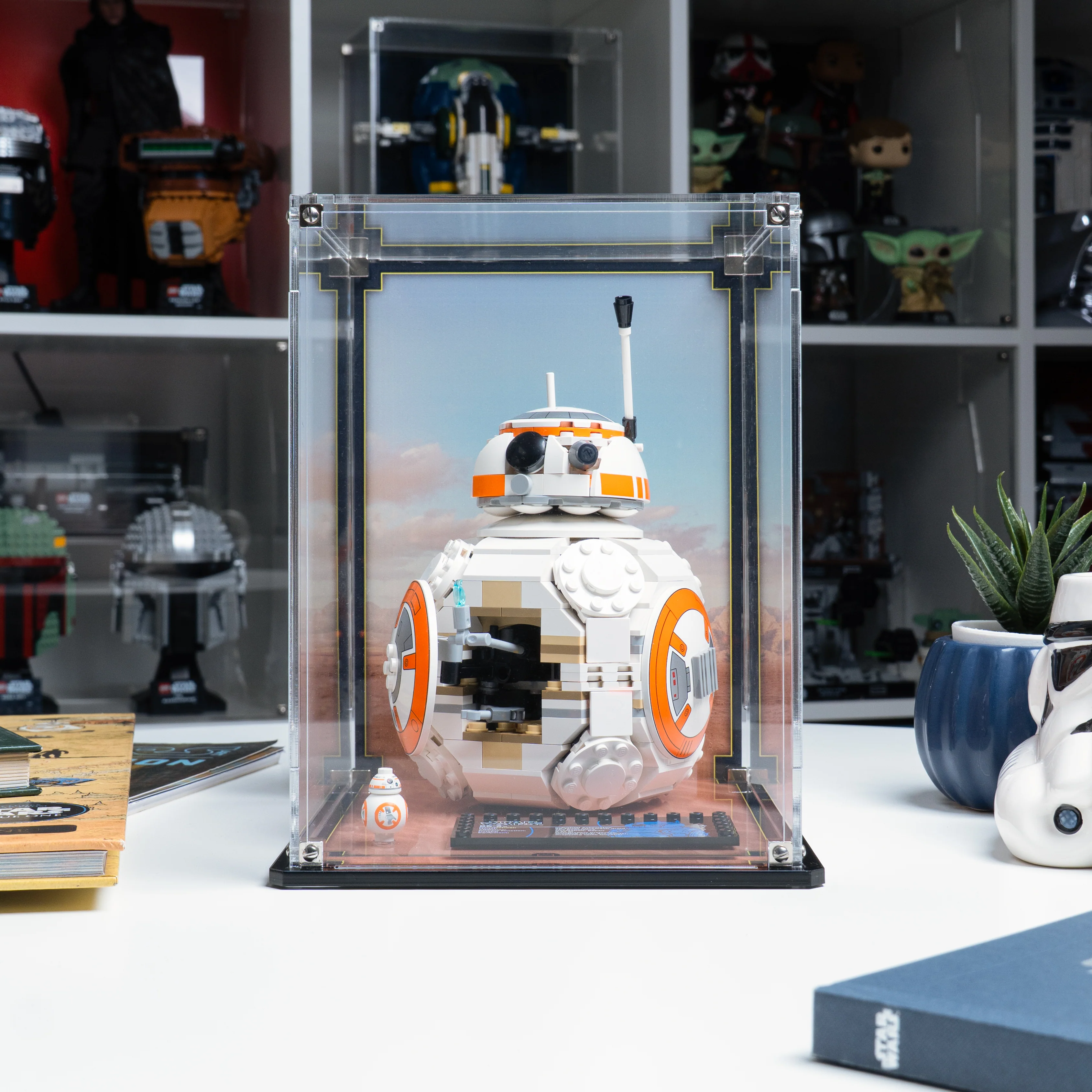 Display Case for LEGO® Star Wars: BB-8™ Astromech Droid (75452) - Image 2