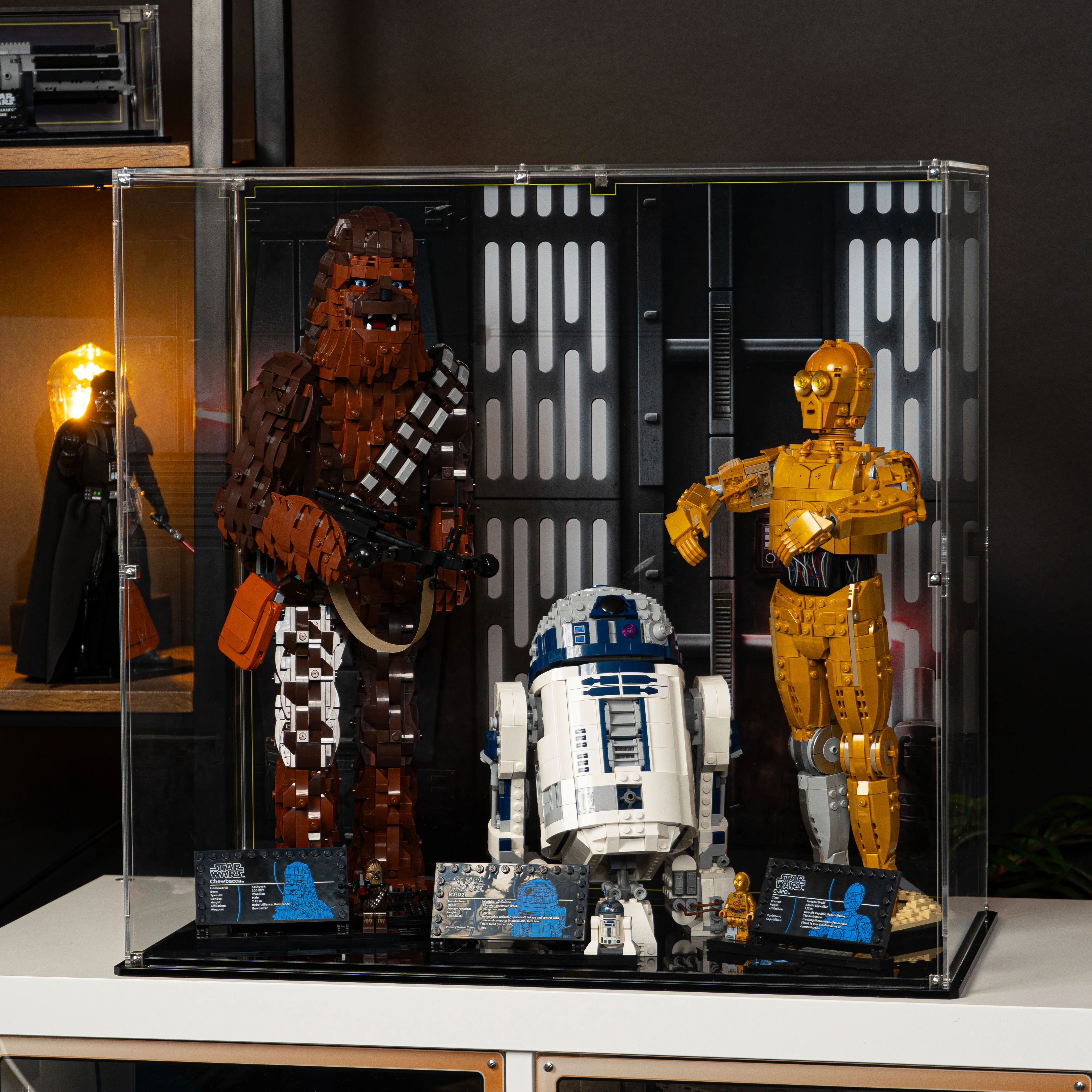 Display Case for LEGO® Star Wars™ Chewbacca, C-3PO and R2-D2 (75371, 75398, 75379) - Image 7