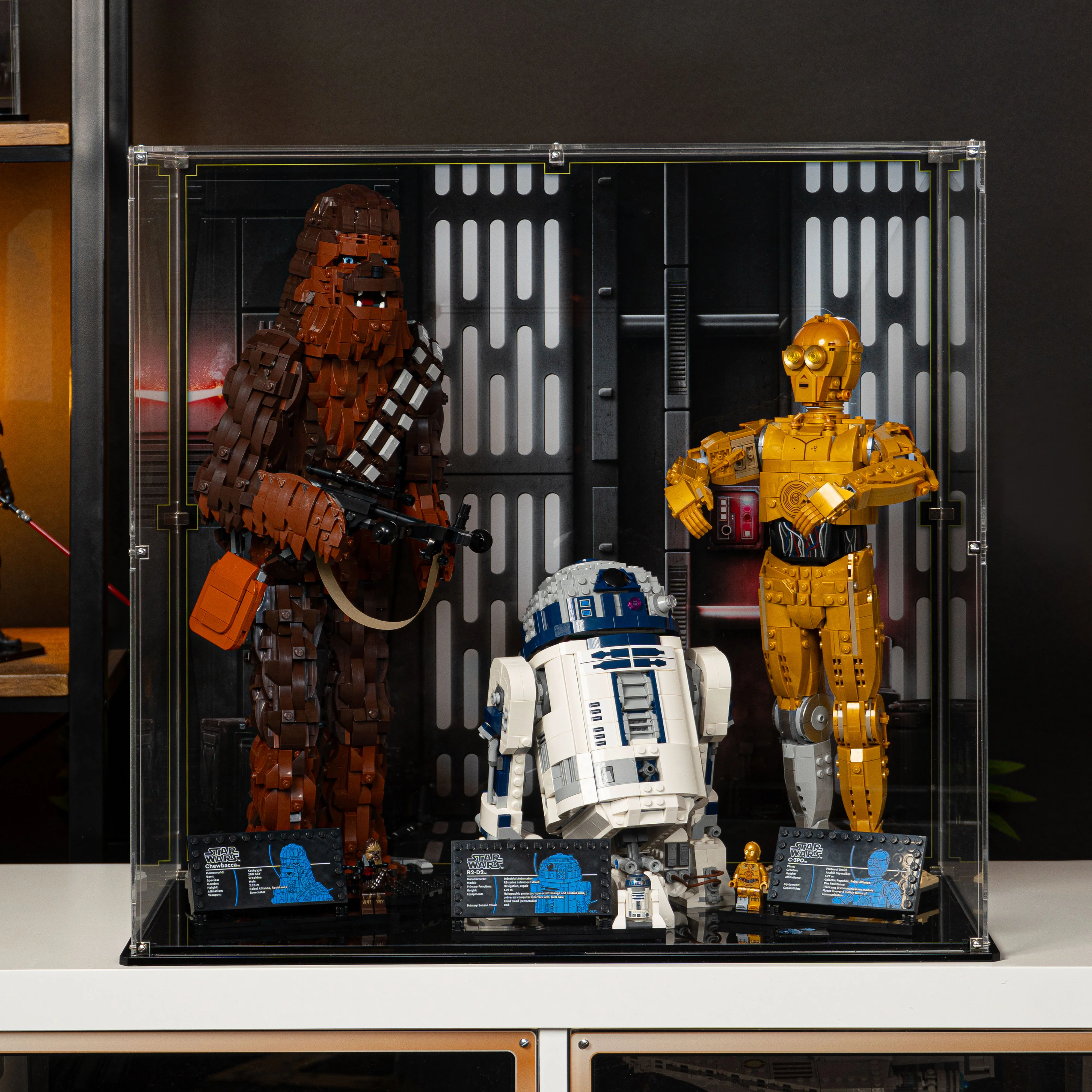 Display Case for LEGO® Star Wars™ Chewbacca, C-3PO and R2-D2 (75371, 75398, 75379) - Image 8