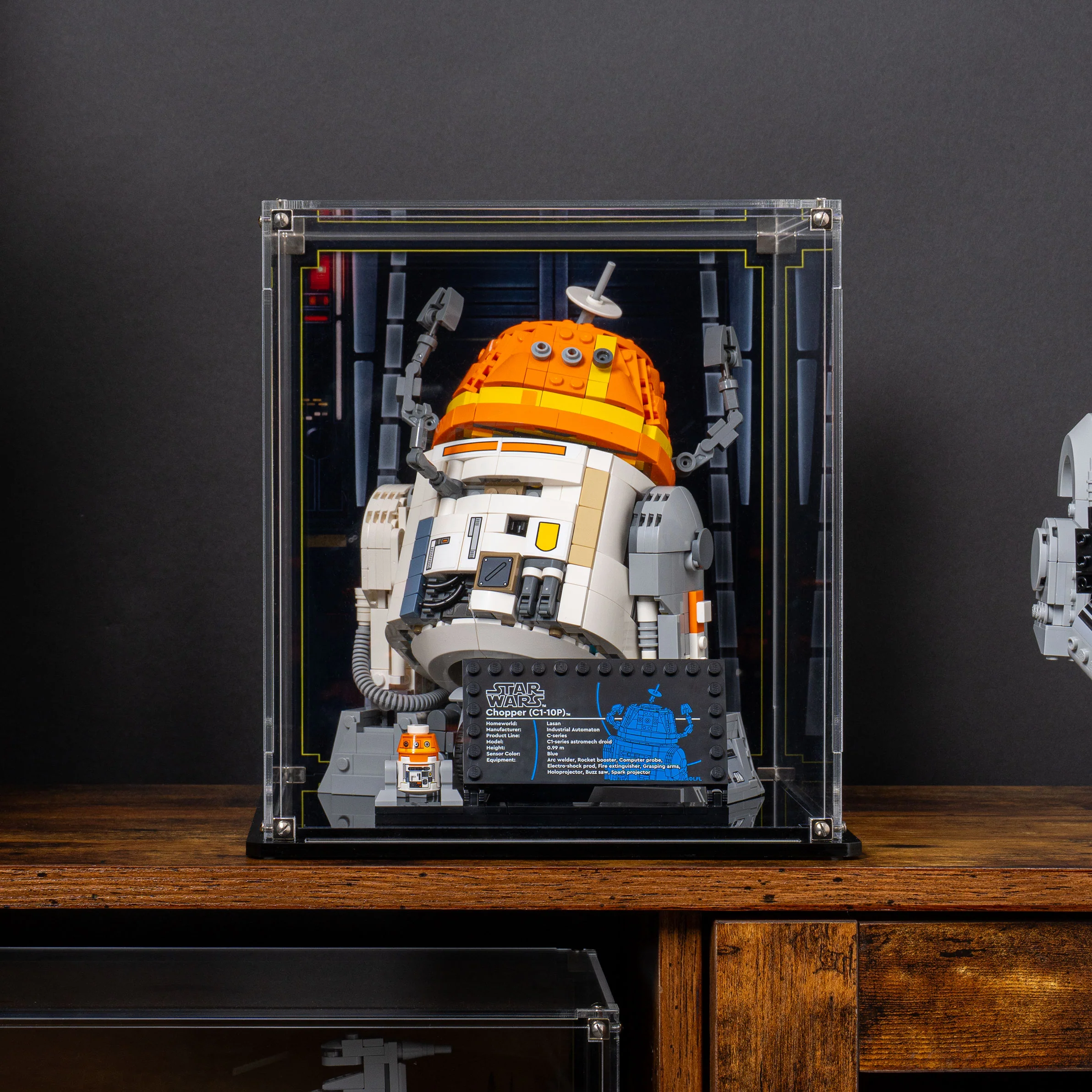 Display Case for LEGO® Star Wars: Chopper (C1-10P) Astromech Droid (75416) - Image 7