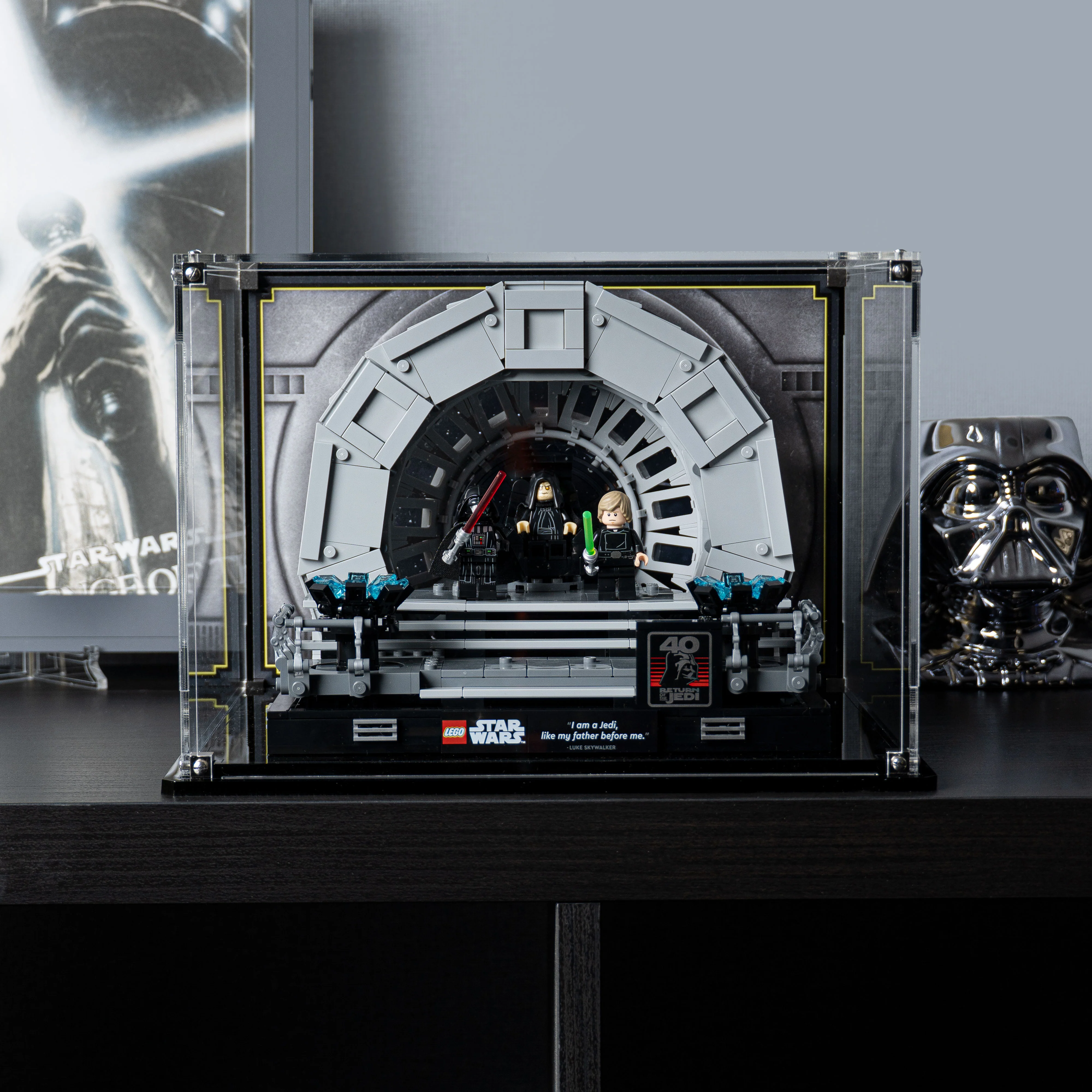 Display Case for LEGO® Star Wars: Emperor's Throne Room™ Diorama (75352) - Image 10