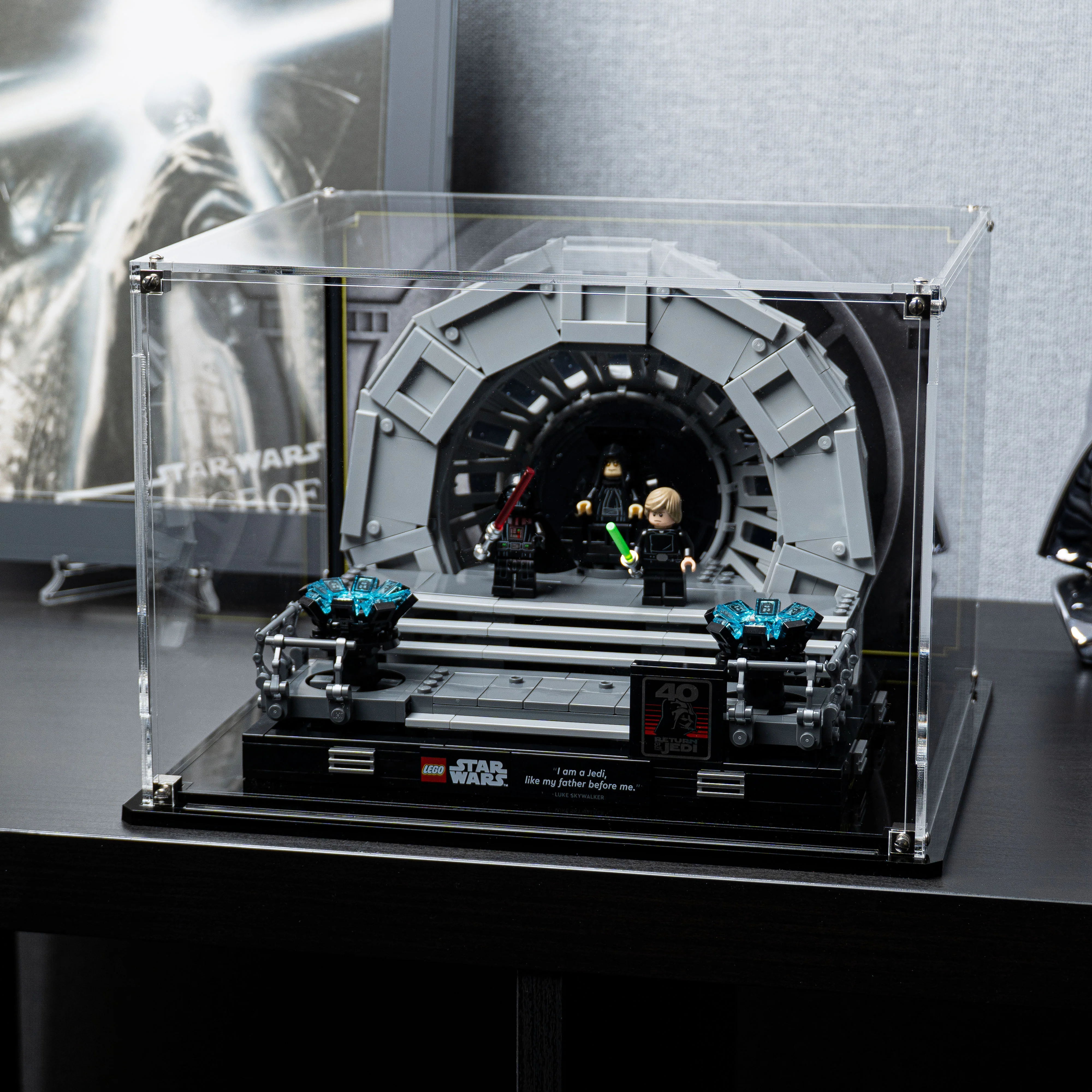 Display Case for LEGO® Star Wars: Emperor's Throne Room™ Diorama (75352) - Image 11