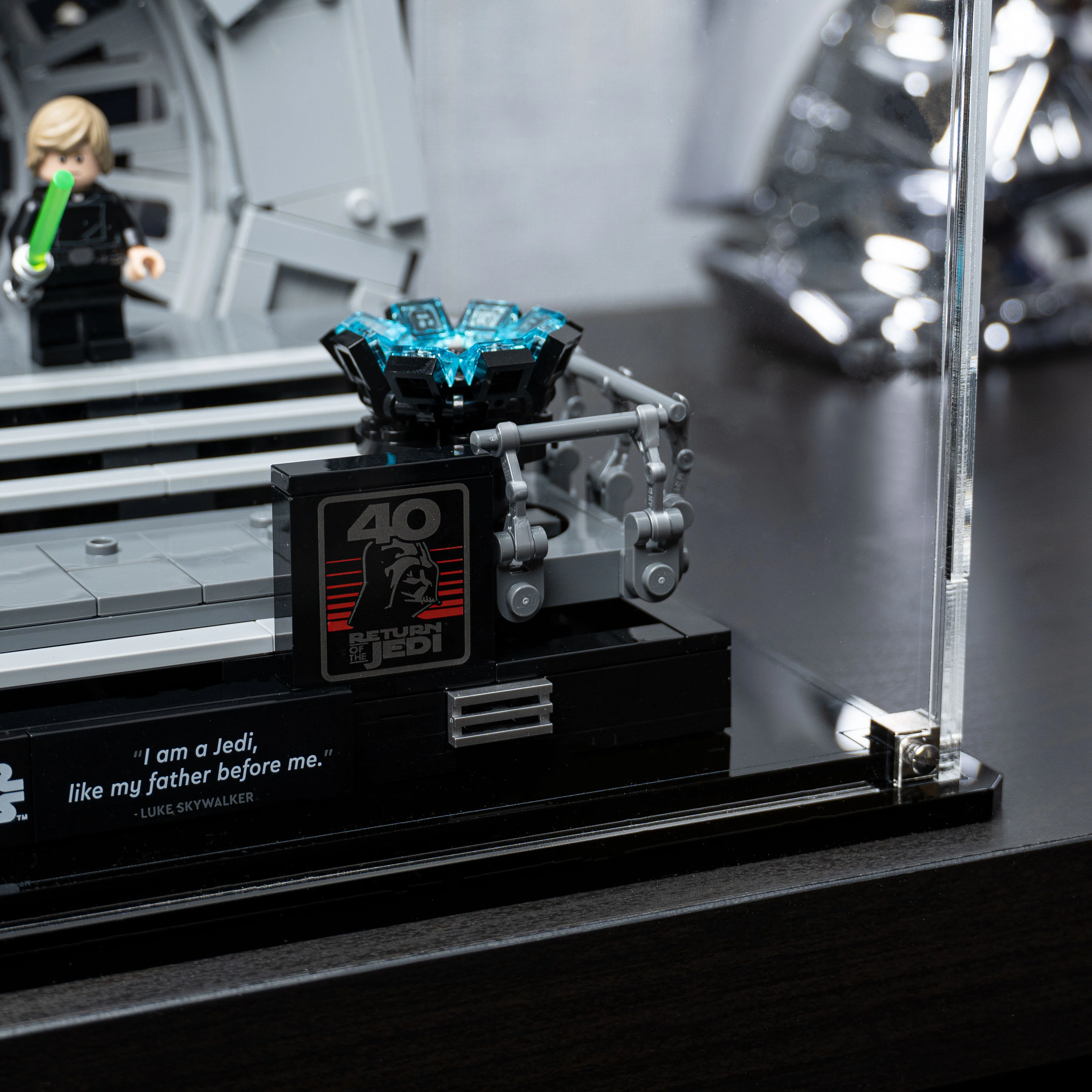 Display Case for LEGO® Star Wars: Emperor's Throne Room™ Diorama (75352) - Image 9