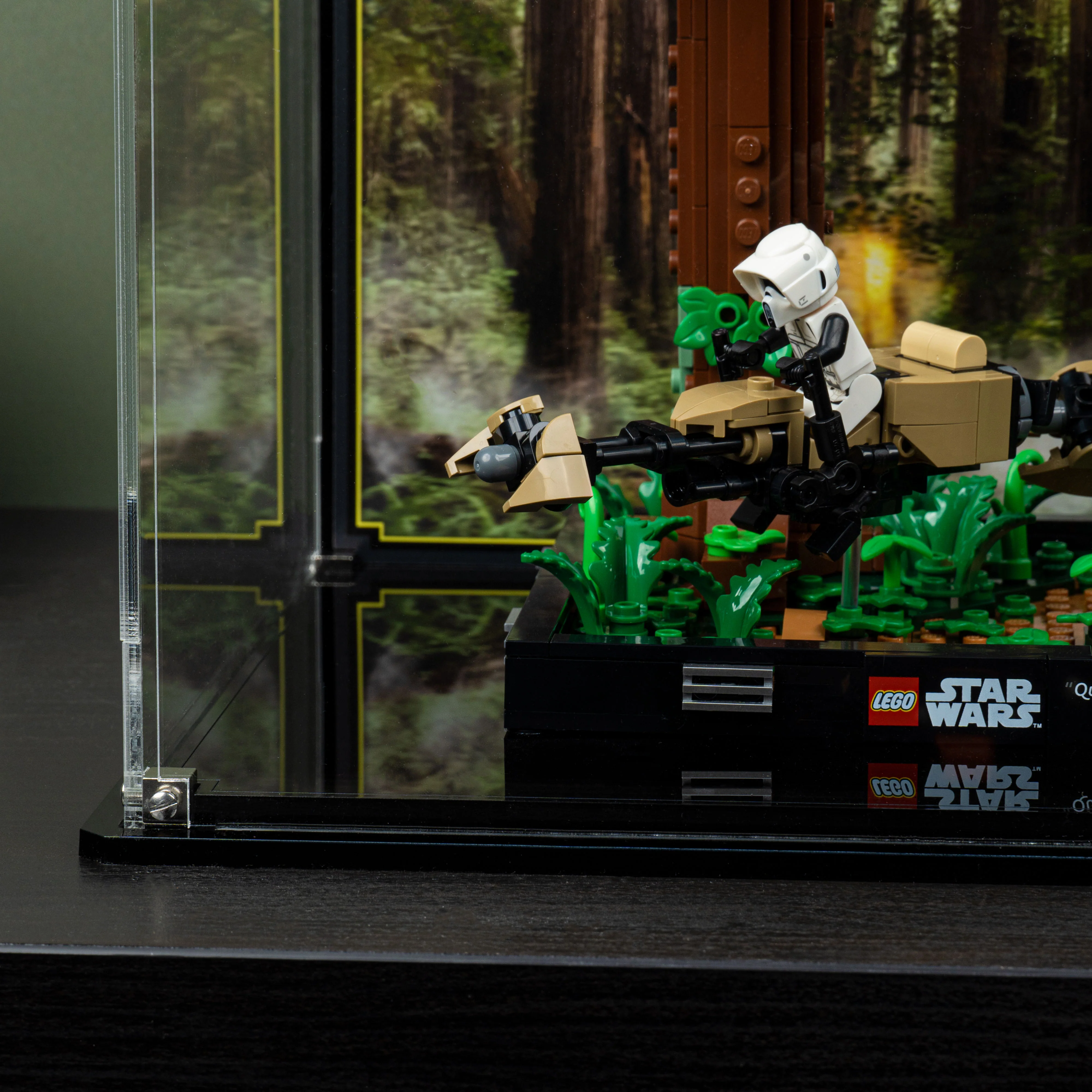 Display Case for LEGO® Star Wars: Endor™ Speeder Chase Diorama (75353) - Image 12