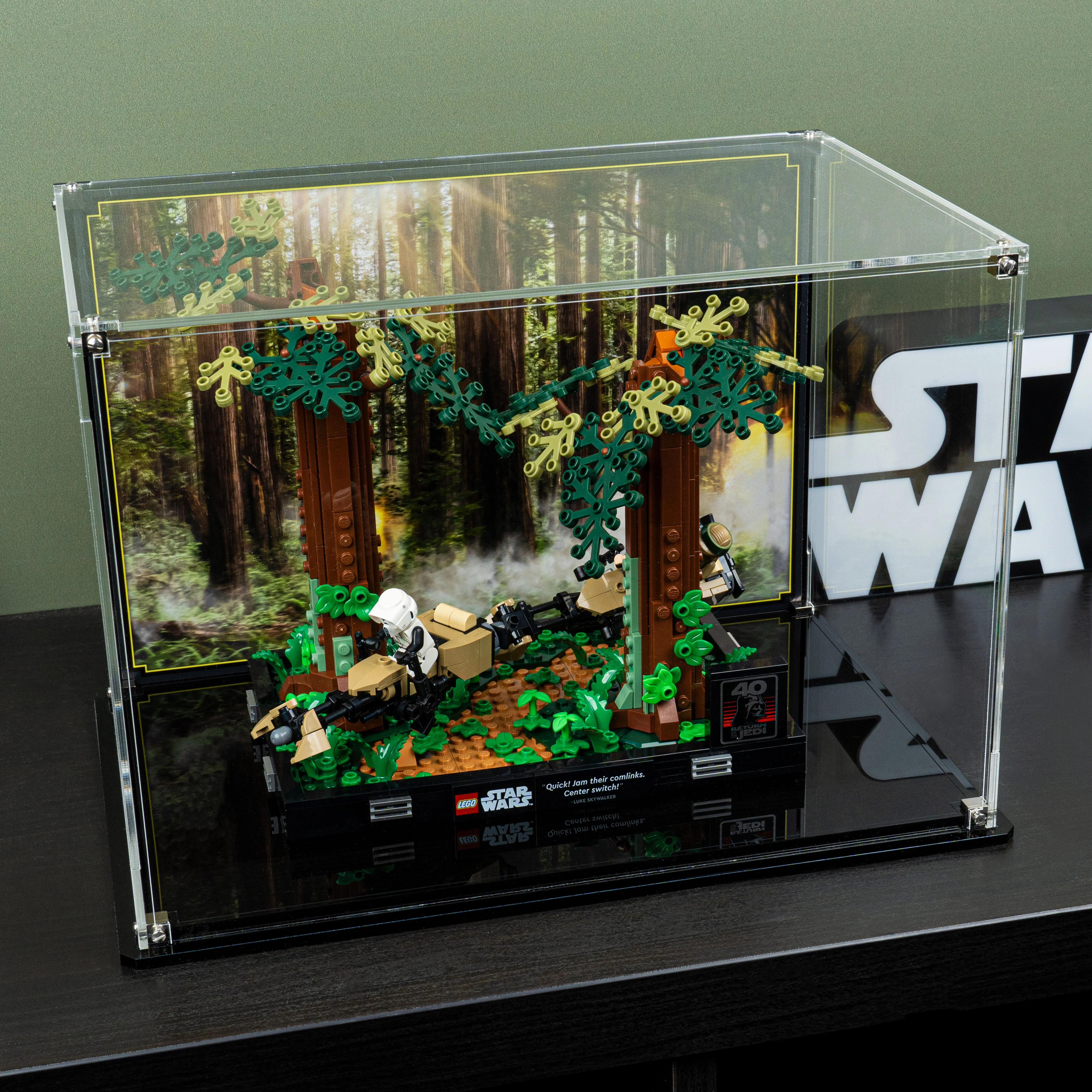 Display Case for LEGO® Star Wars: Endor™ Speeder Chase Diorama (75353) - Image 9