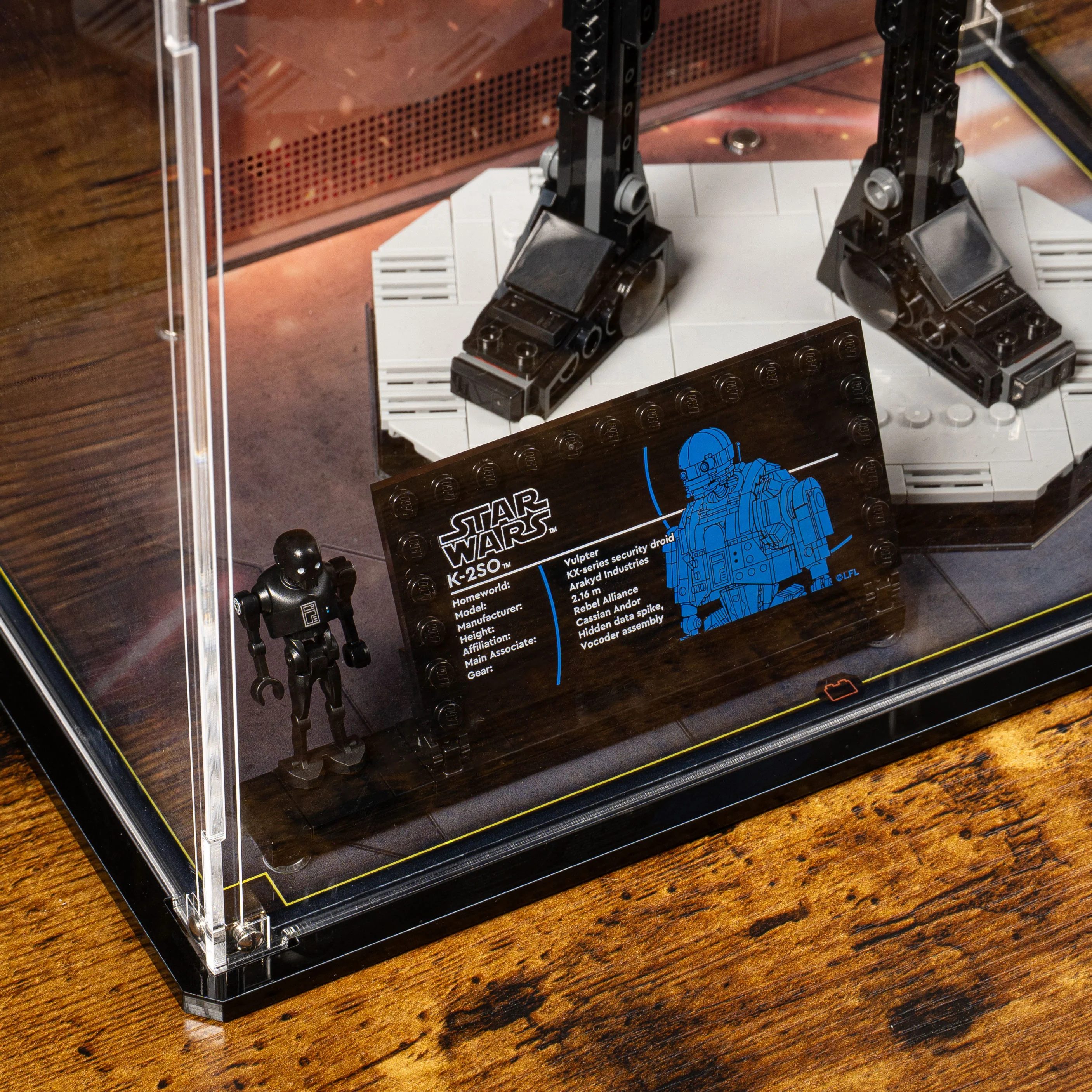 Display Case for LEGO® Star Wars™ K-2SO™ Security Droid (75434) - Image 16