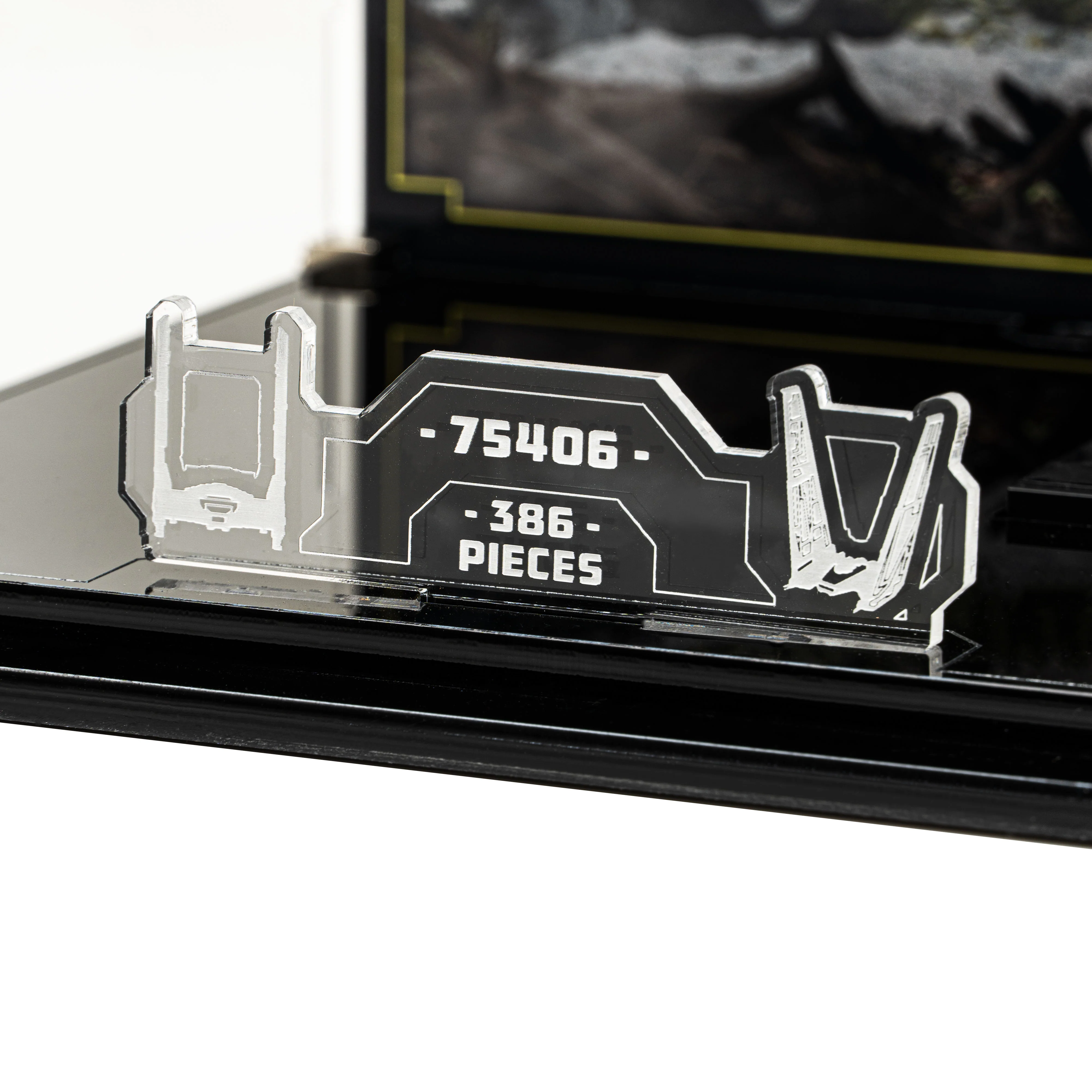 Display Case for LEGO® Star Wars™ Kylo Ren's Command Shuttle (75406) - Image 6