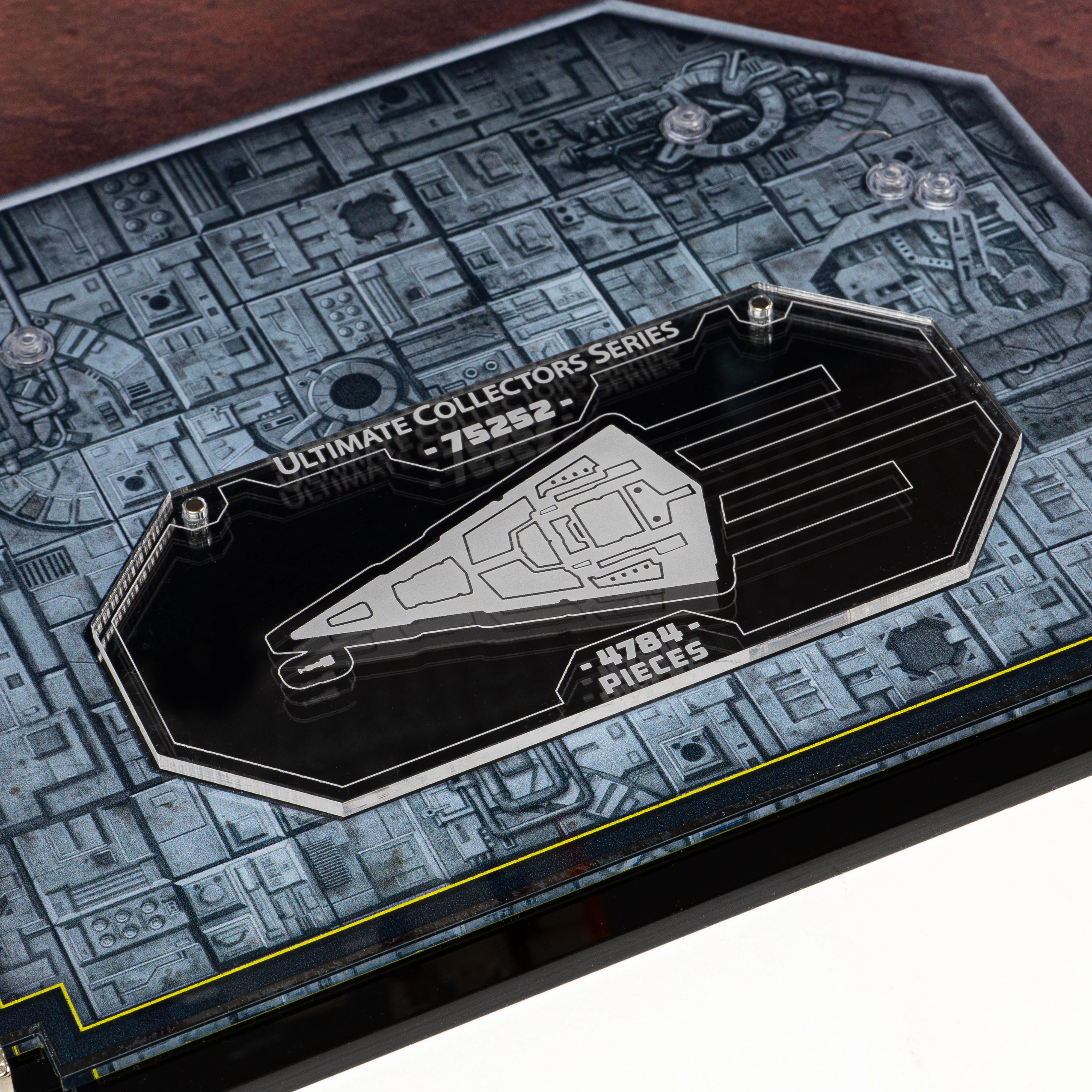 Display Case for LEGO® Star Wars™ UCS Imperial Star Destroyer™ (75252) - Image 4
