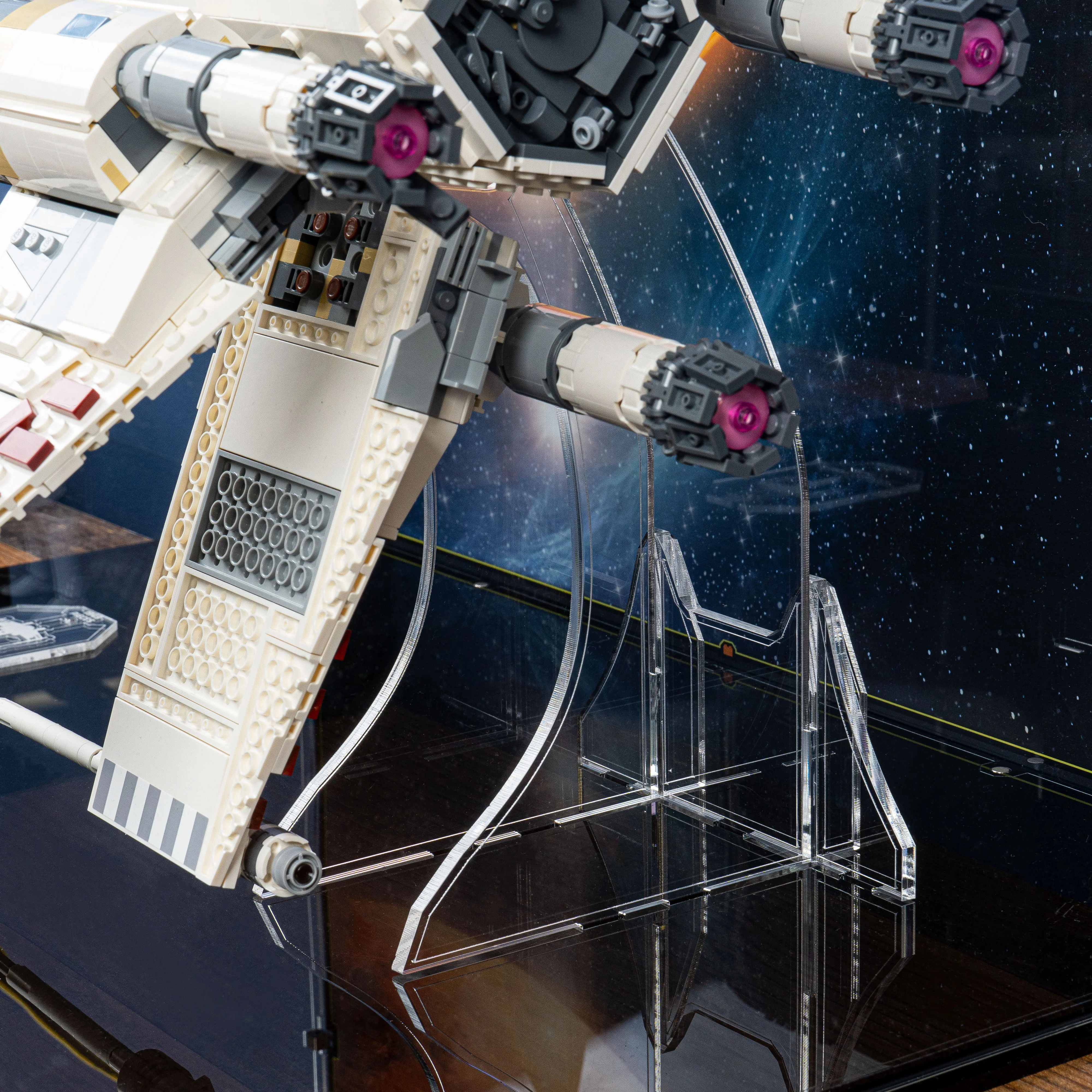 Display Case for LEGO® Star Wars: X-Wing Starfighter™ (75355) - Image 15
