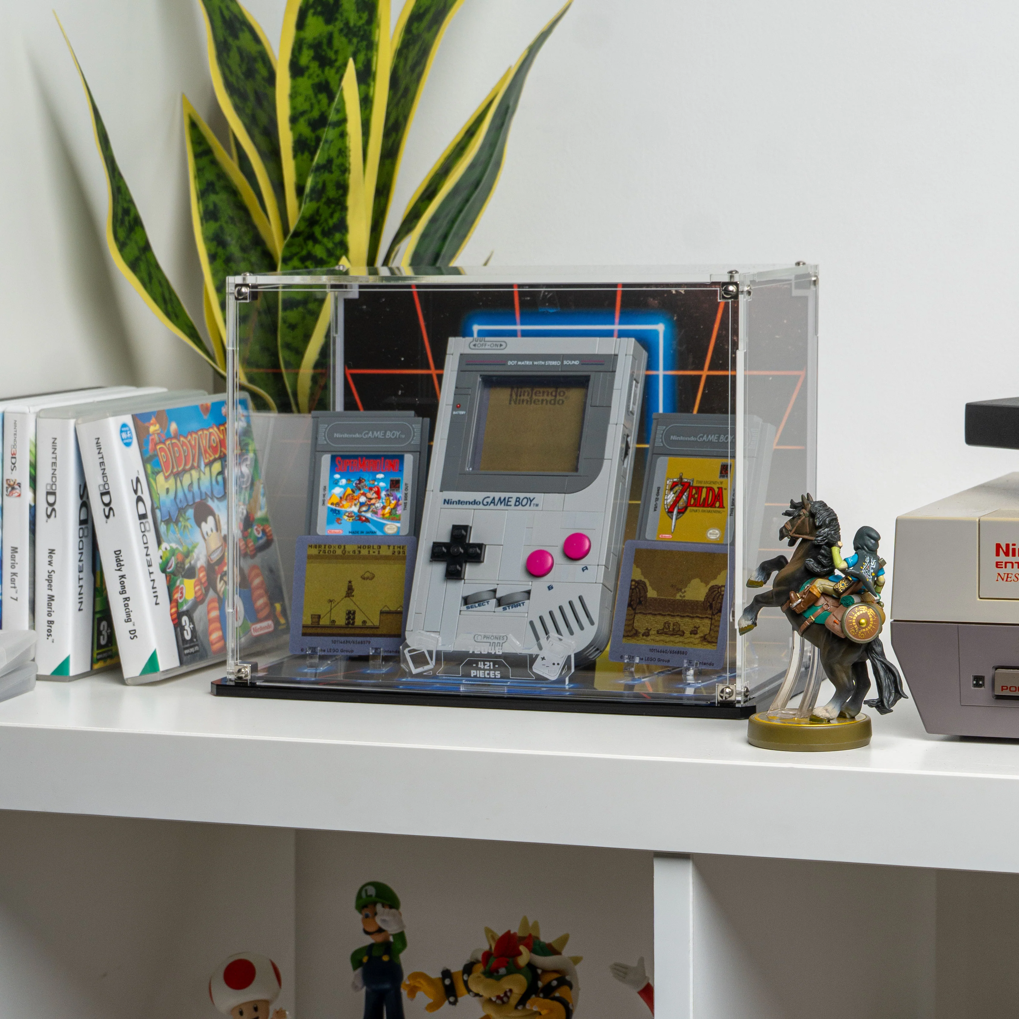 Display Case for LEGO® Super Mario Game Boy™ (72046) - Image 2